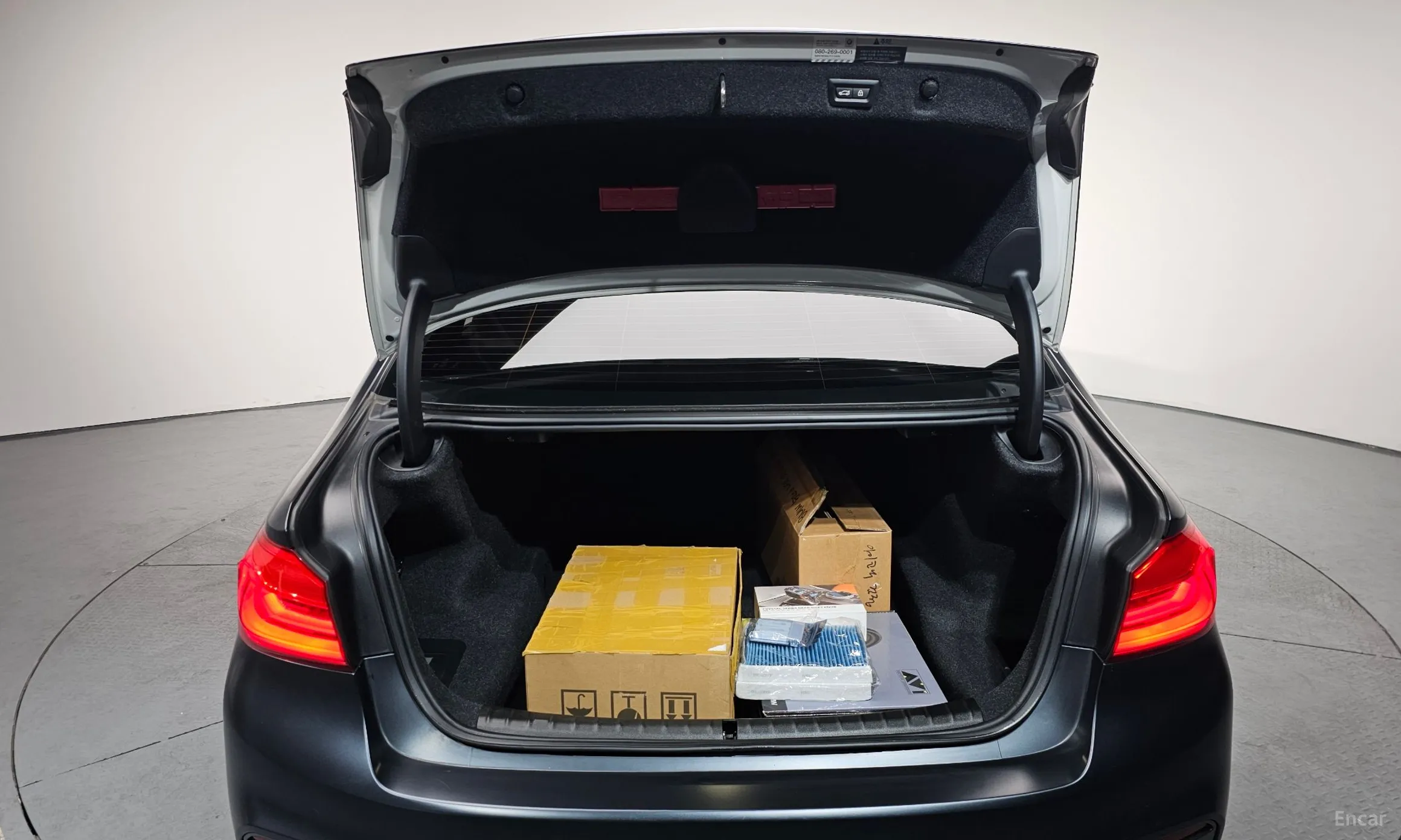 BMW 5 Series (G30) превью 20