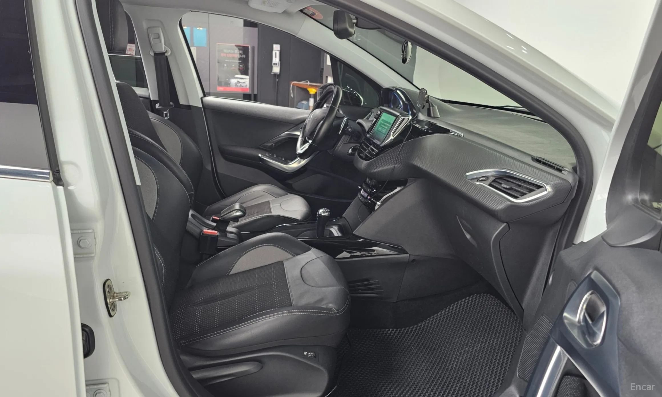 Peugeot 2008. превью 11