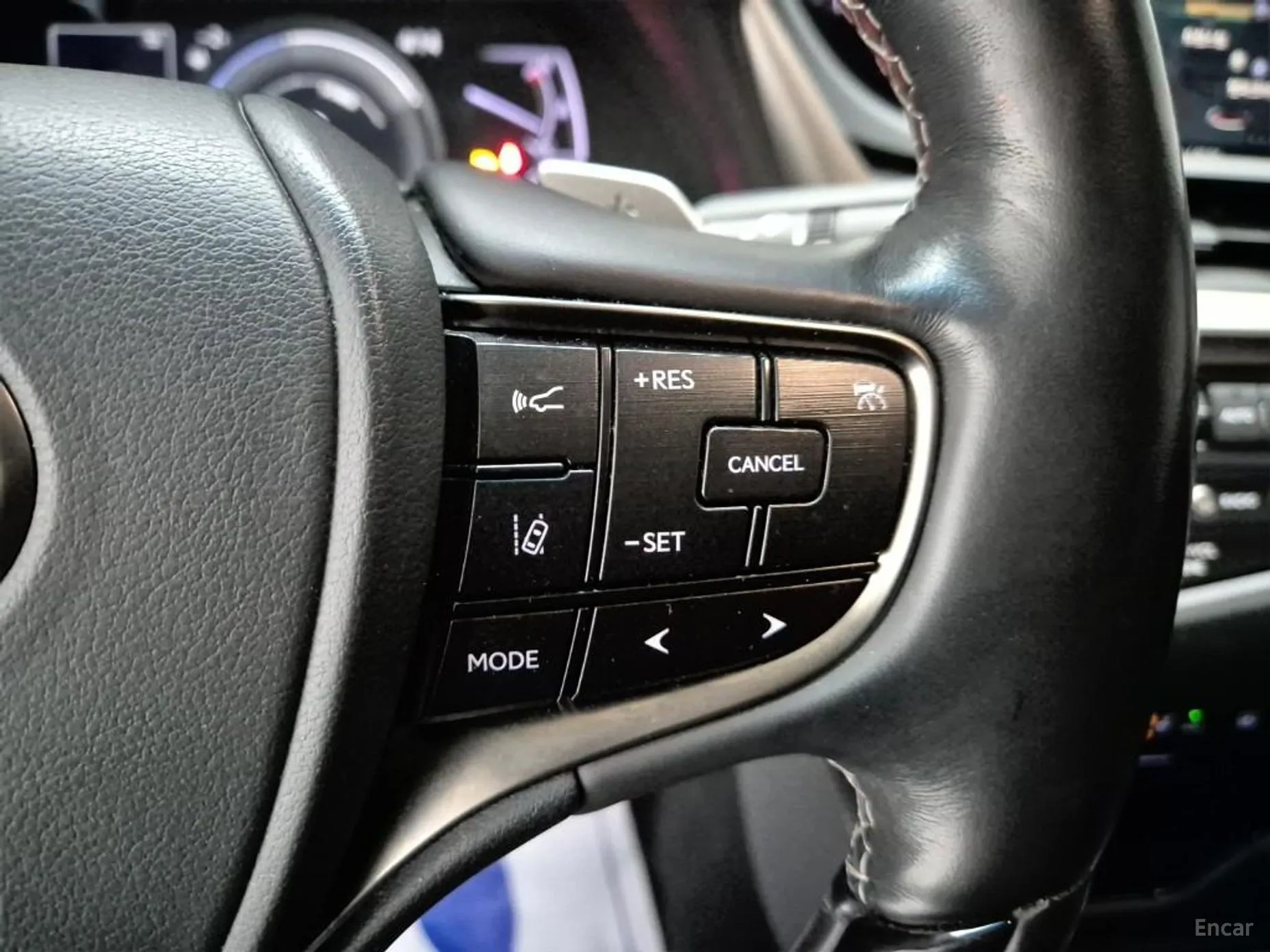 Lexus ES300h 7th Generation превью 16