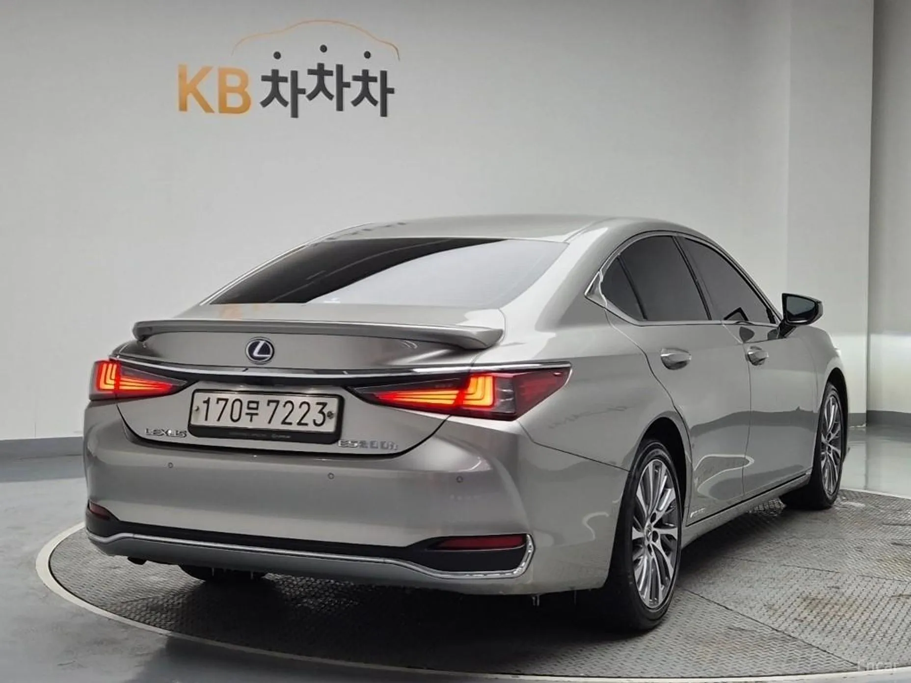 Lexus ES300h 7th Generation превью 3