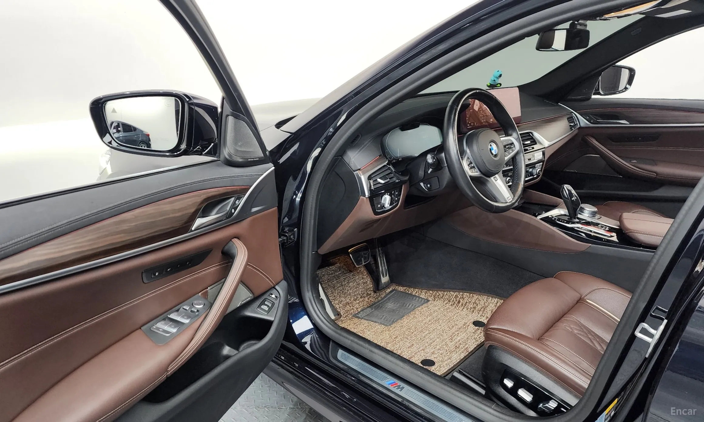 BMW 5 Series (G30) превью 10