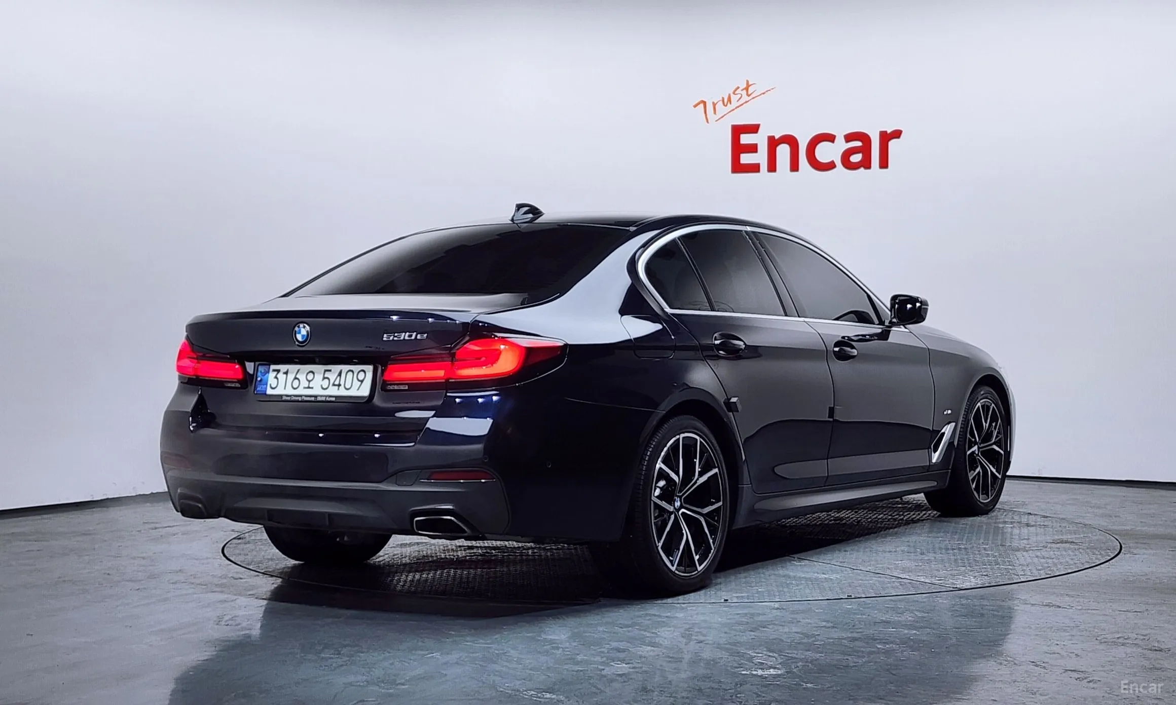 BMW 5 Series (G30) превью 2