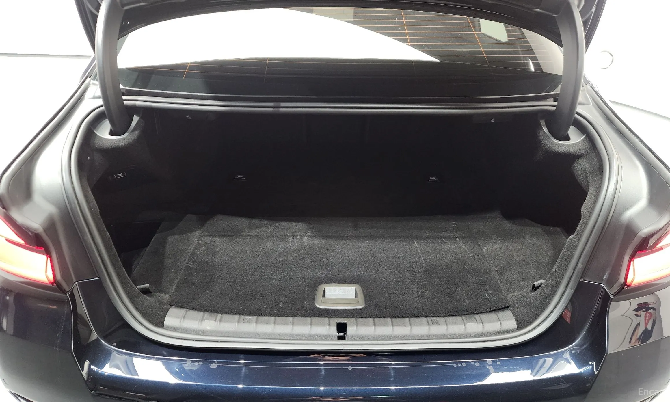 BMW 5 Series (G30) превью 20