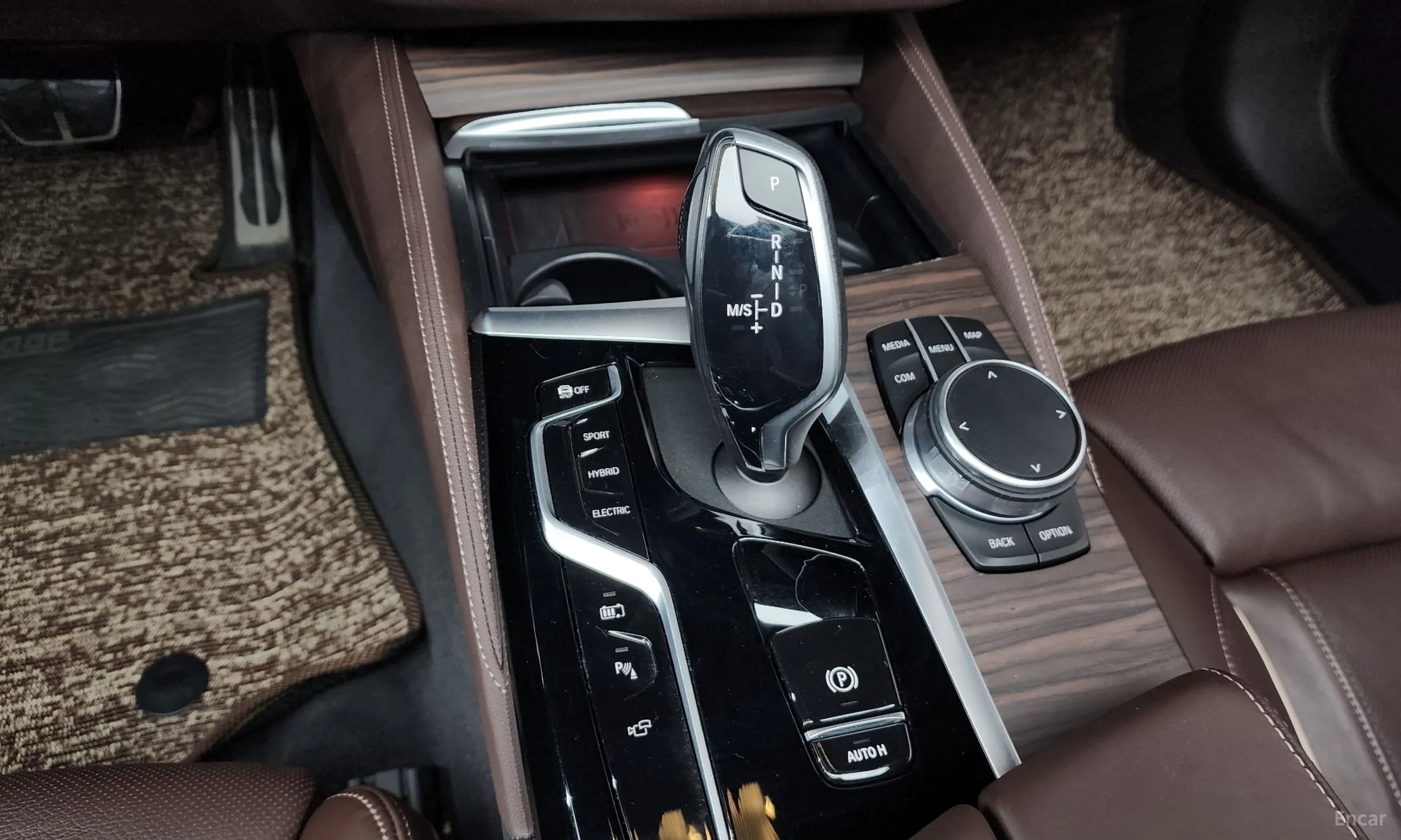 BMW 5 Series (G30) превью 9