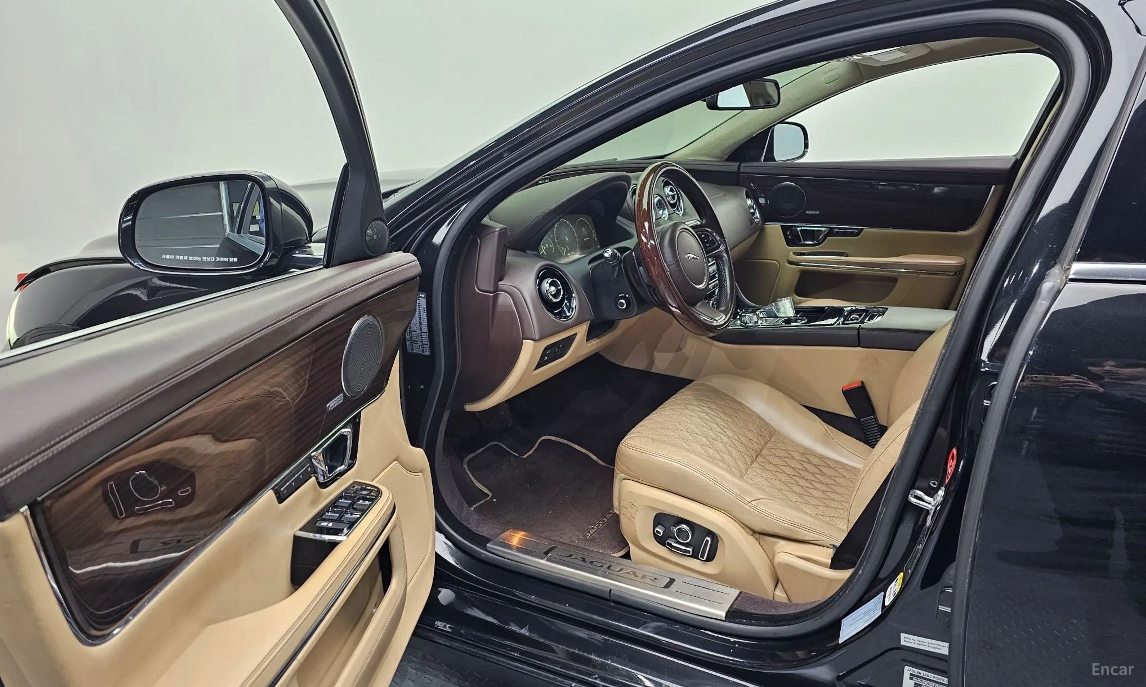 Jaguar All New XJ превью 10