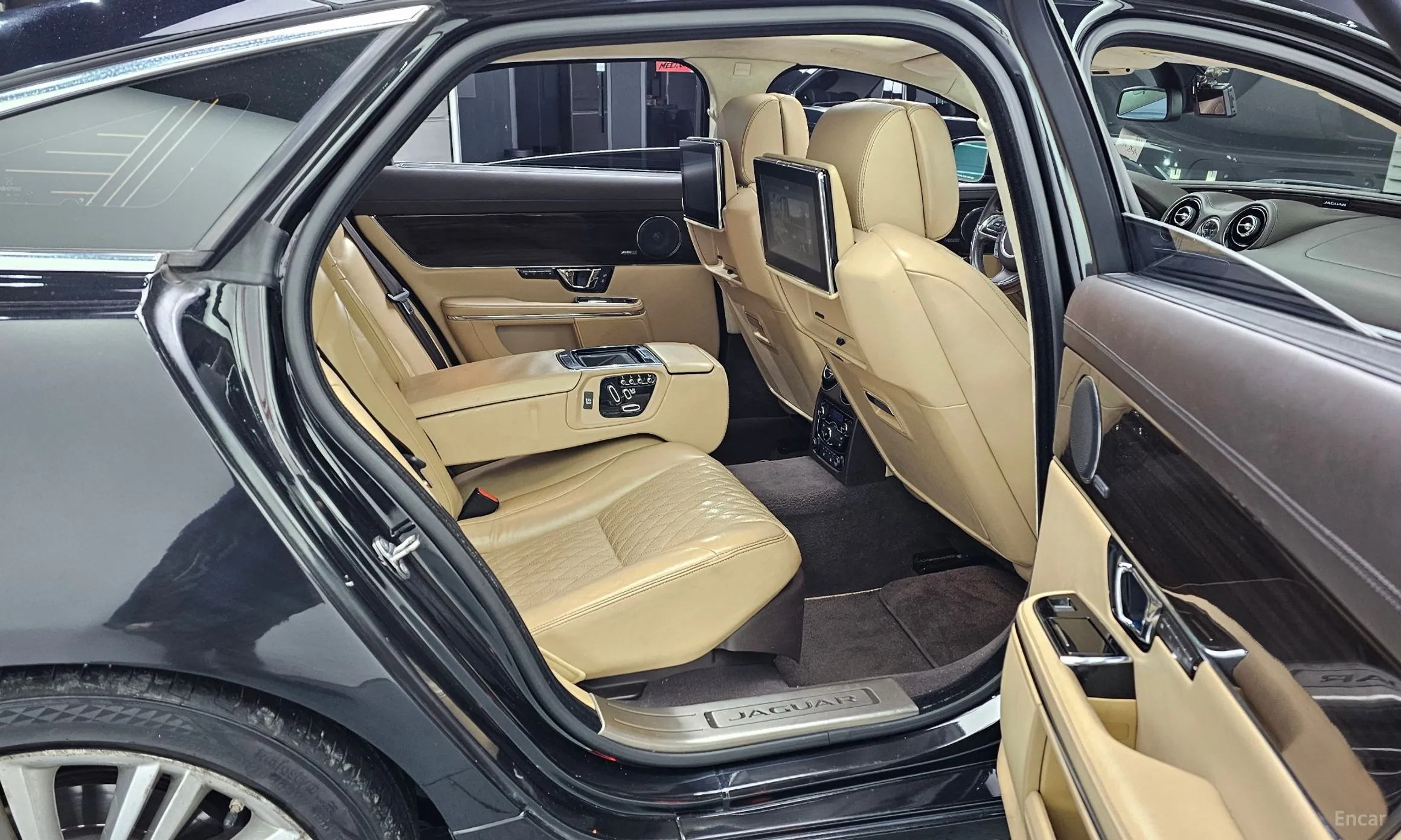 Jaguar All New XJ превью 12