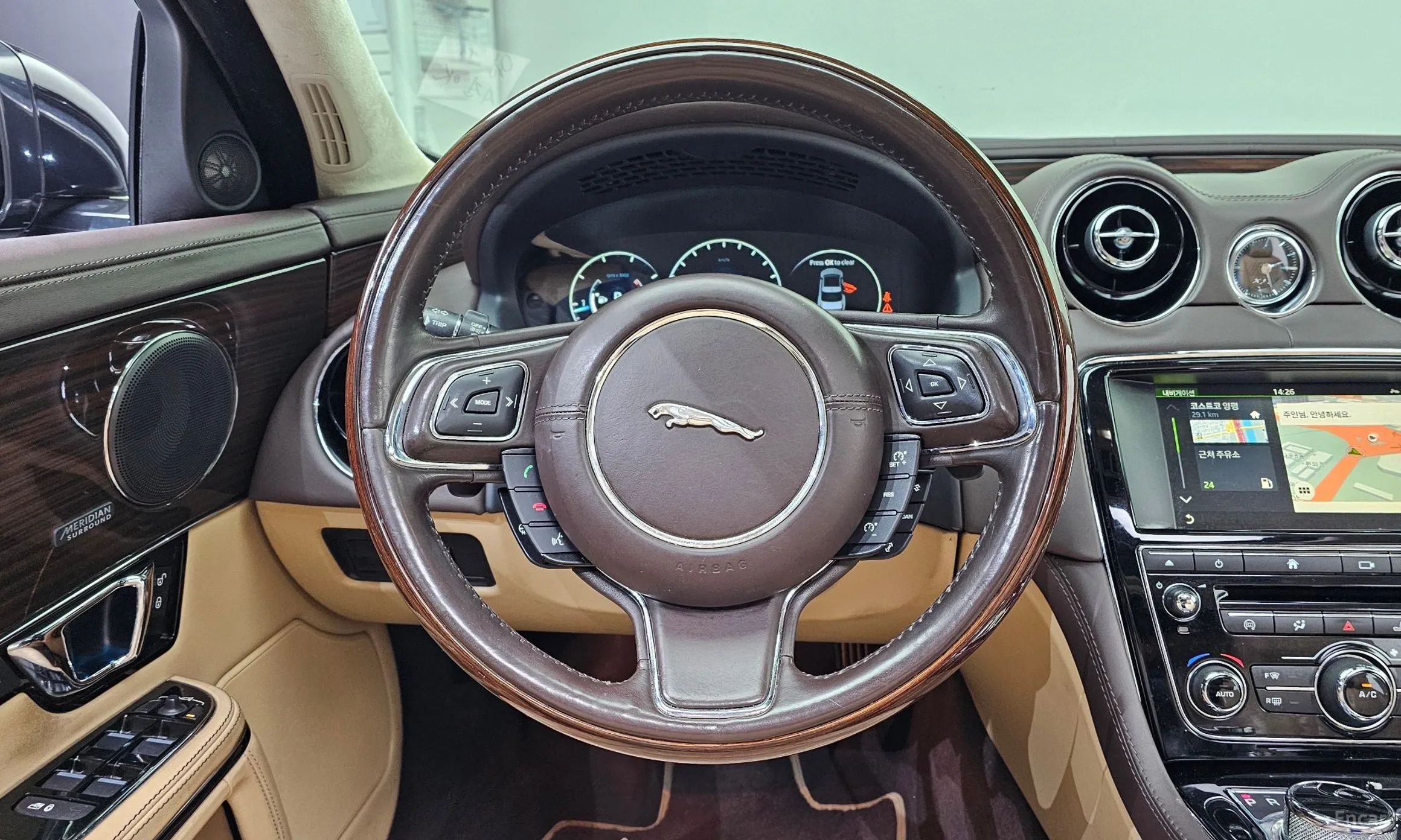 Jaguar All New XJ превью 13