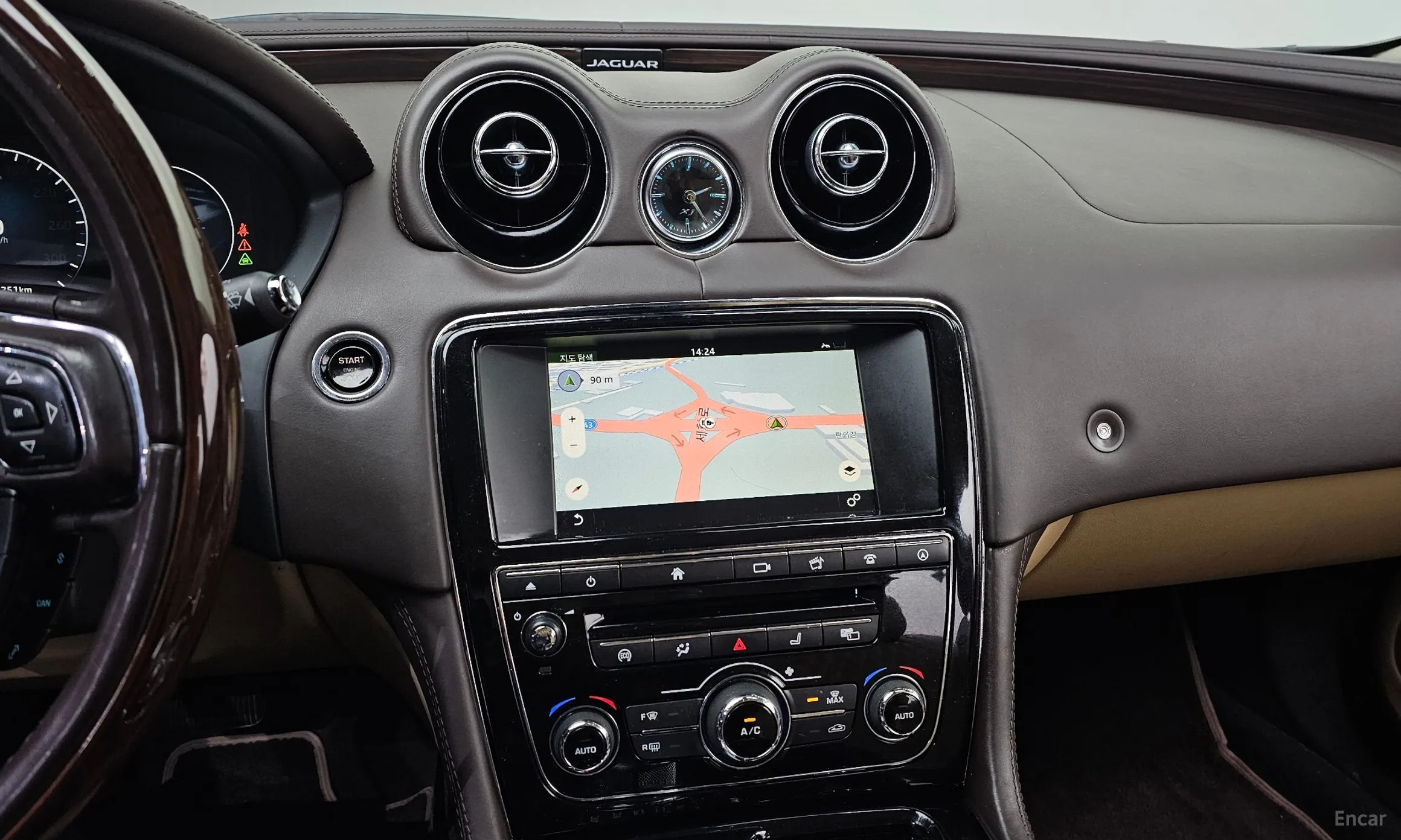 Jaguar All New XJ превью 14