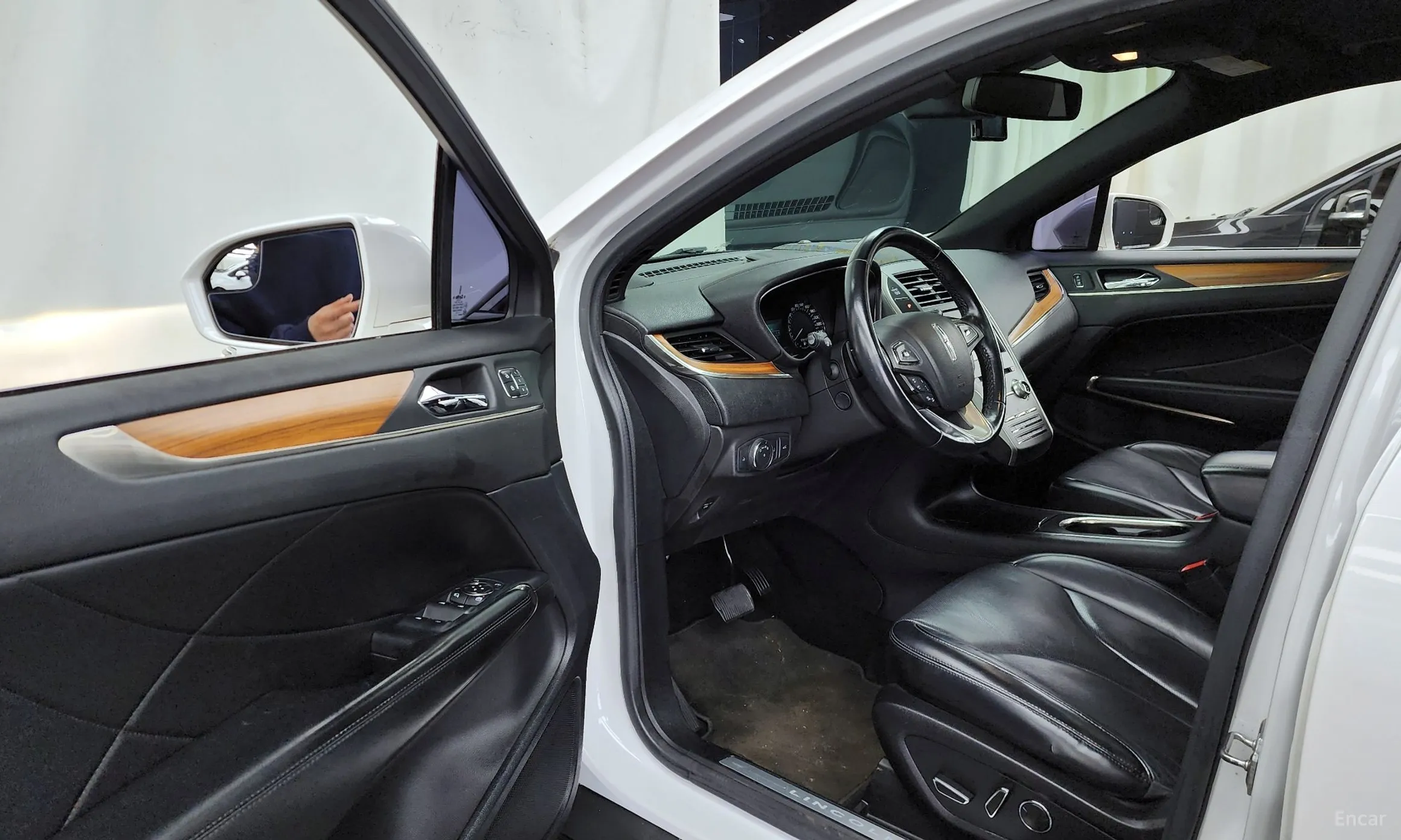 Lincoln MKC превью 10