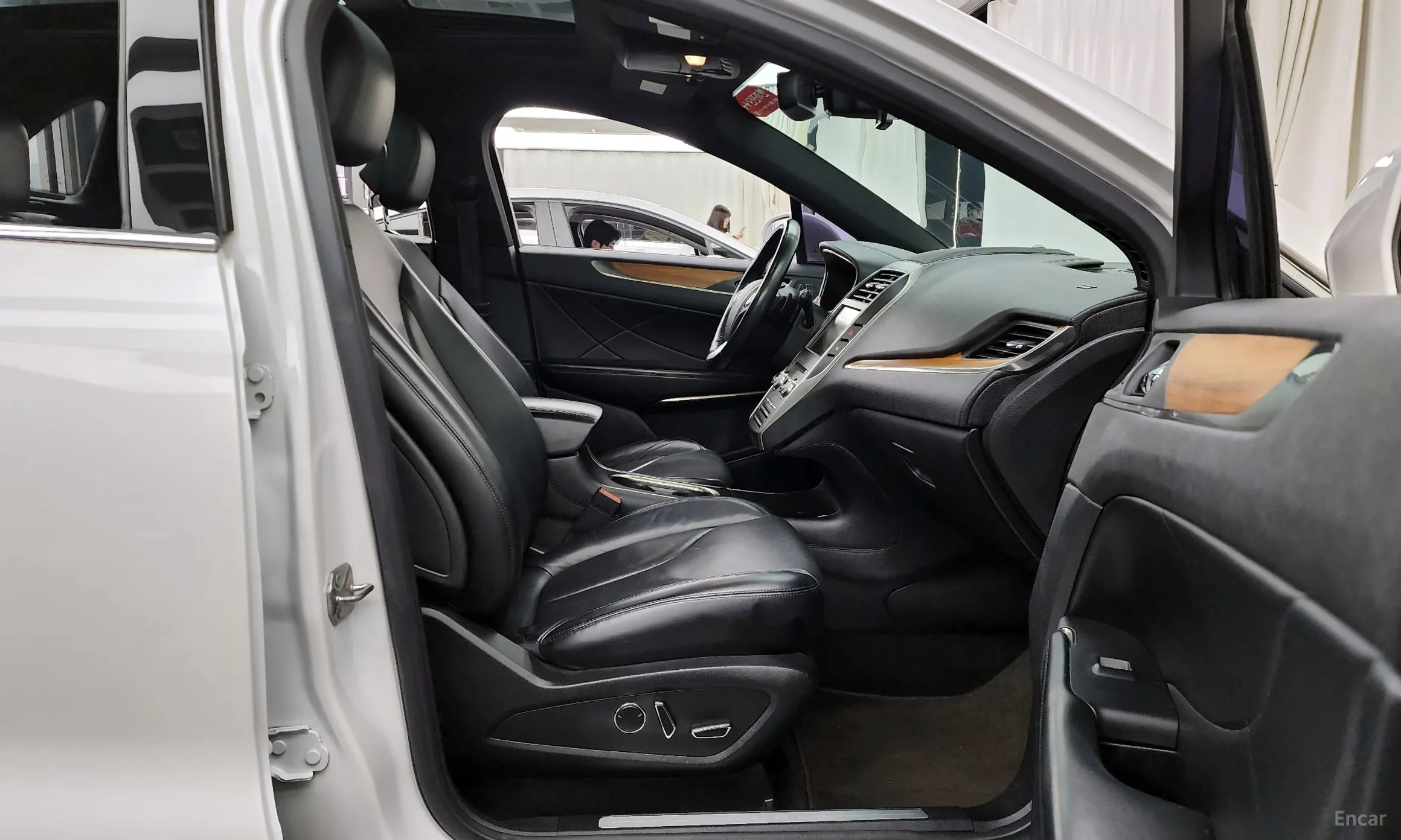 Lincoln MKC превью 11