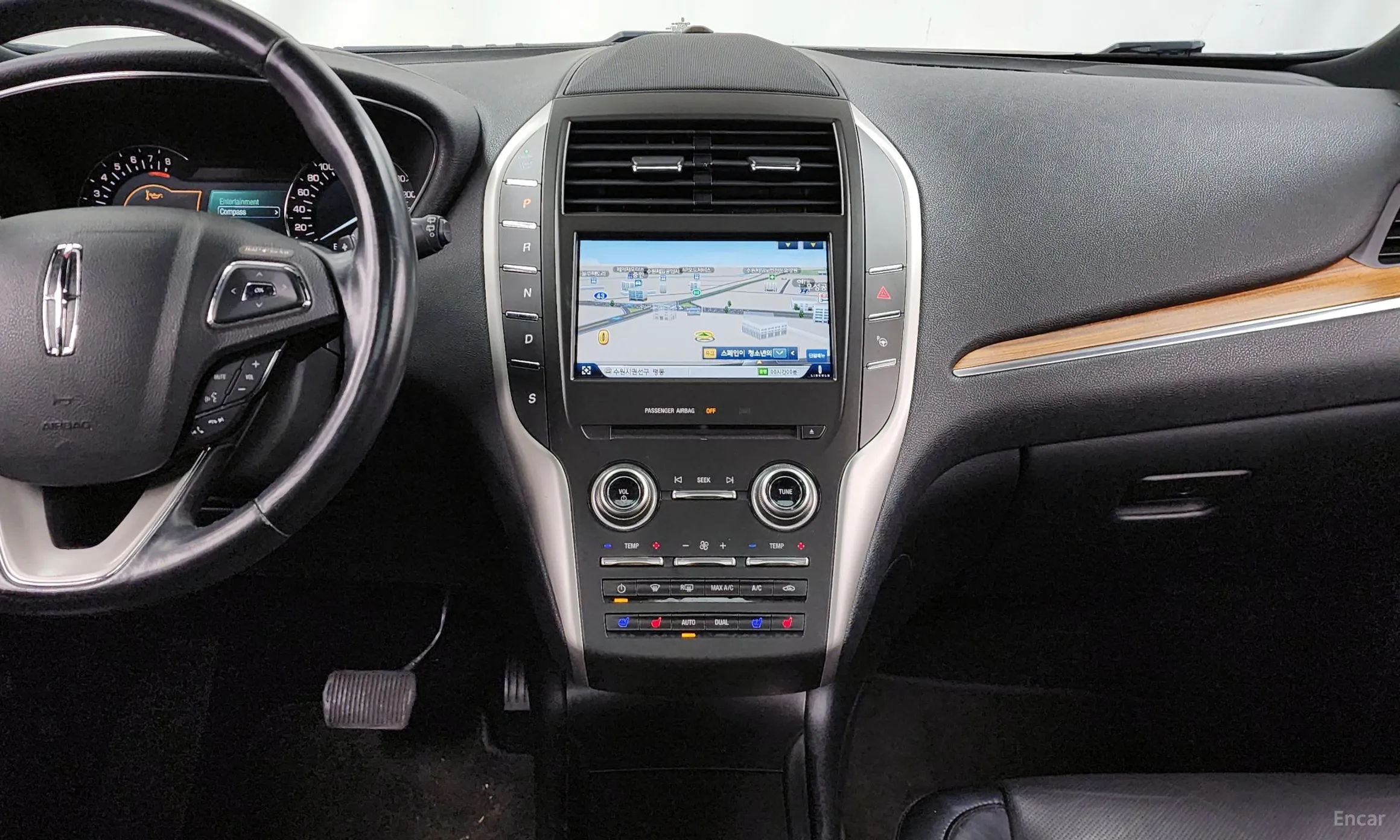 Lincoln MKC превью 14