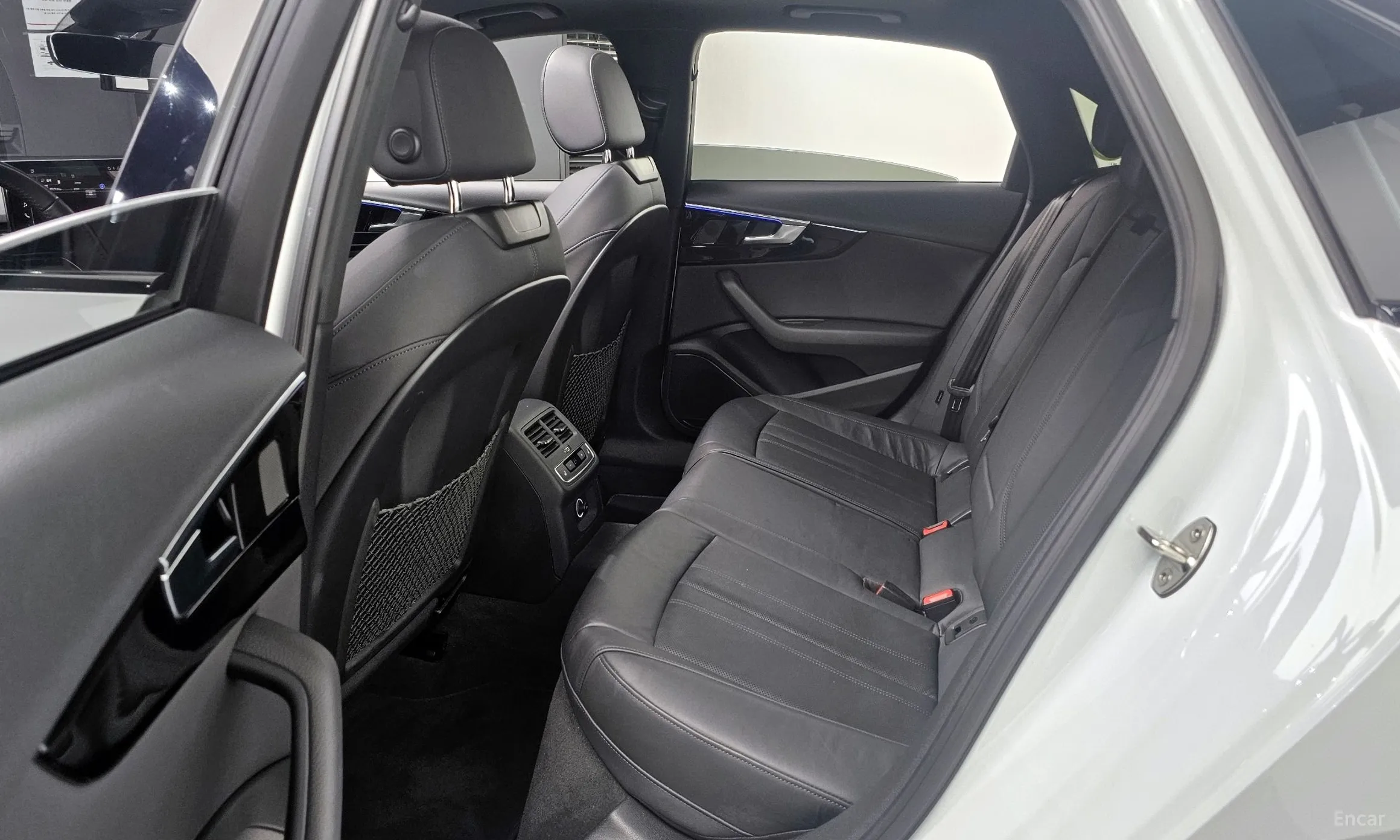 Audi A4 (B9) превью 12