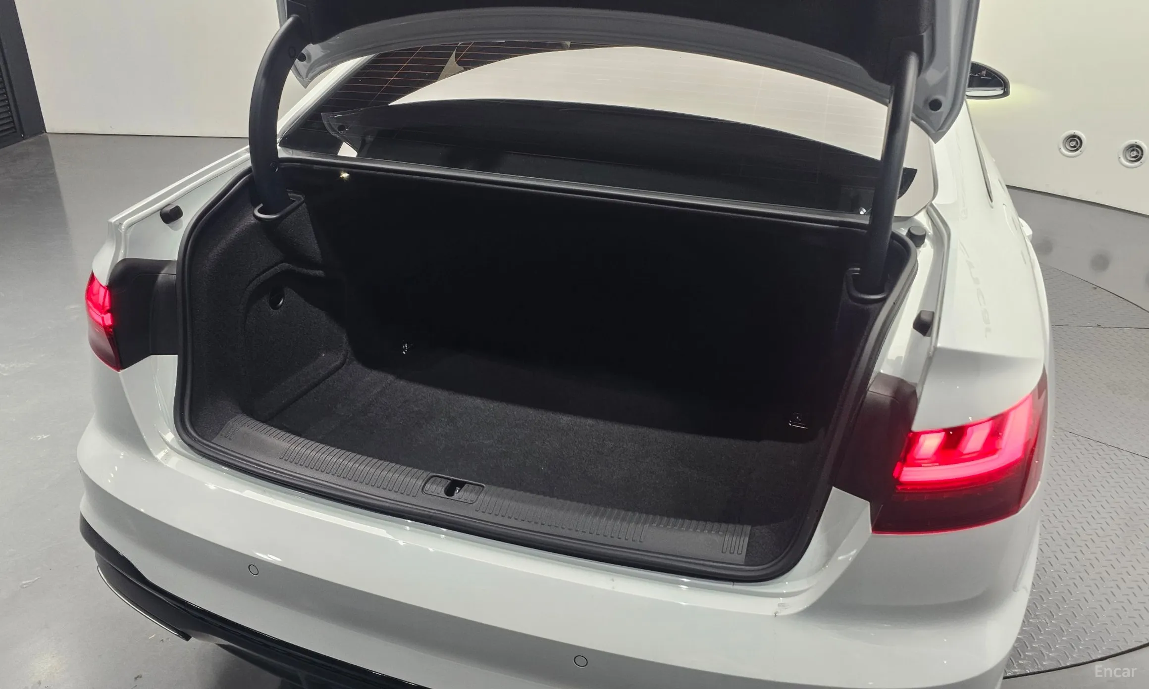 Audi A4 (B9) превью 20