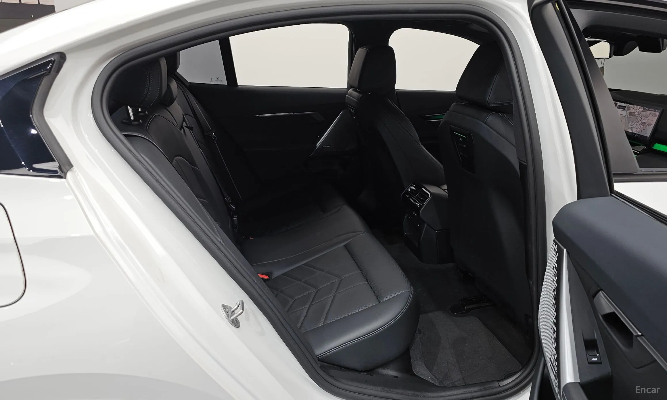 BMW 5 Series (G60) превью 12