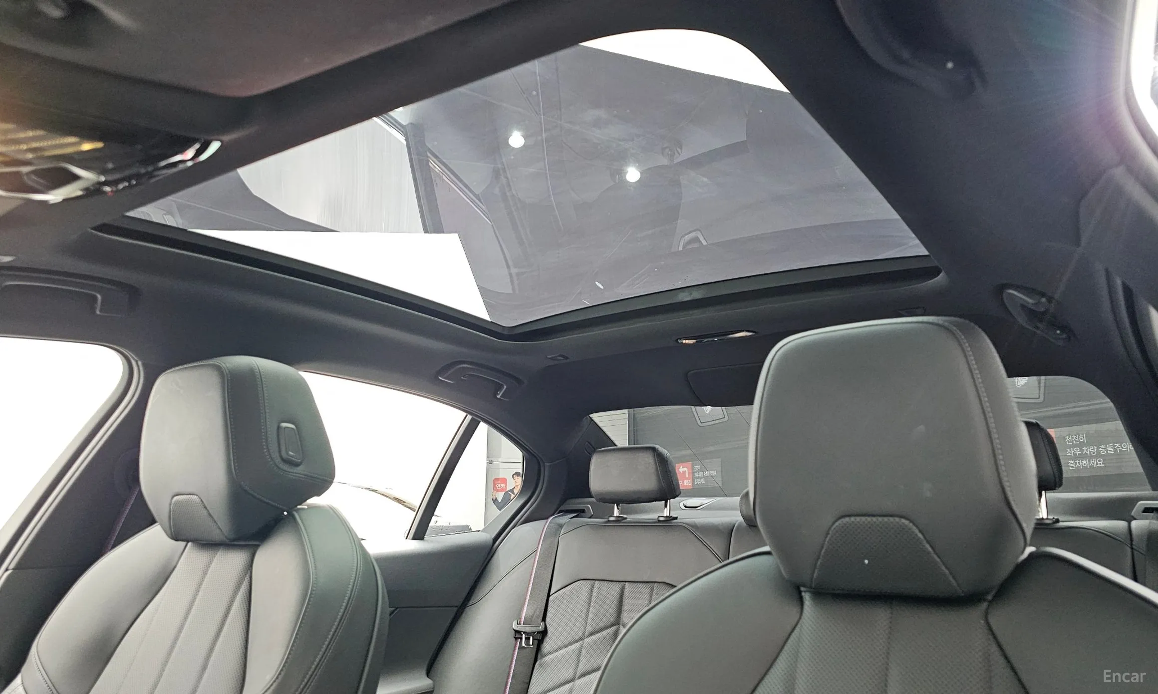 BMW 5 Series (G60) превью 19