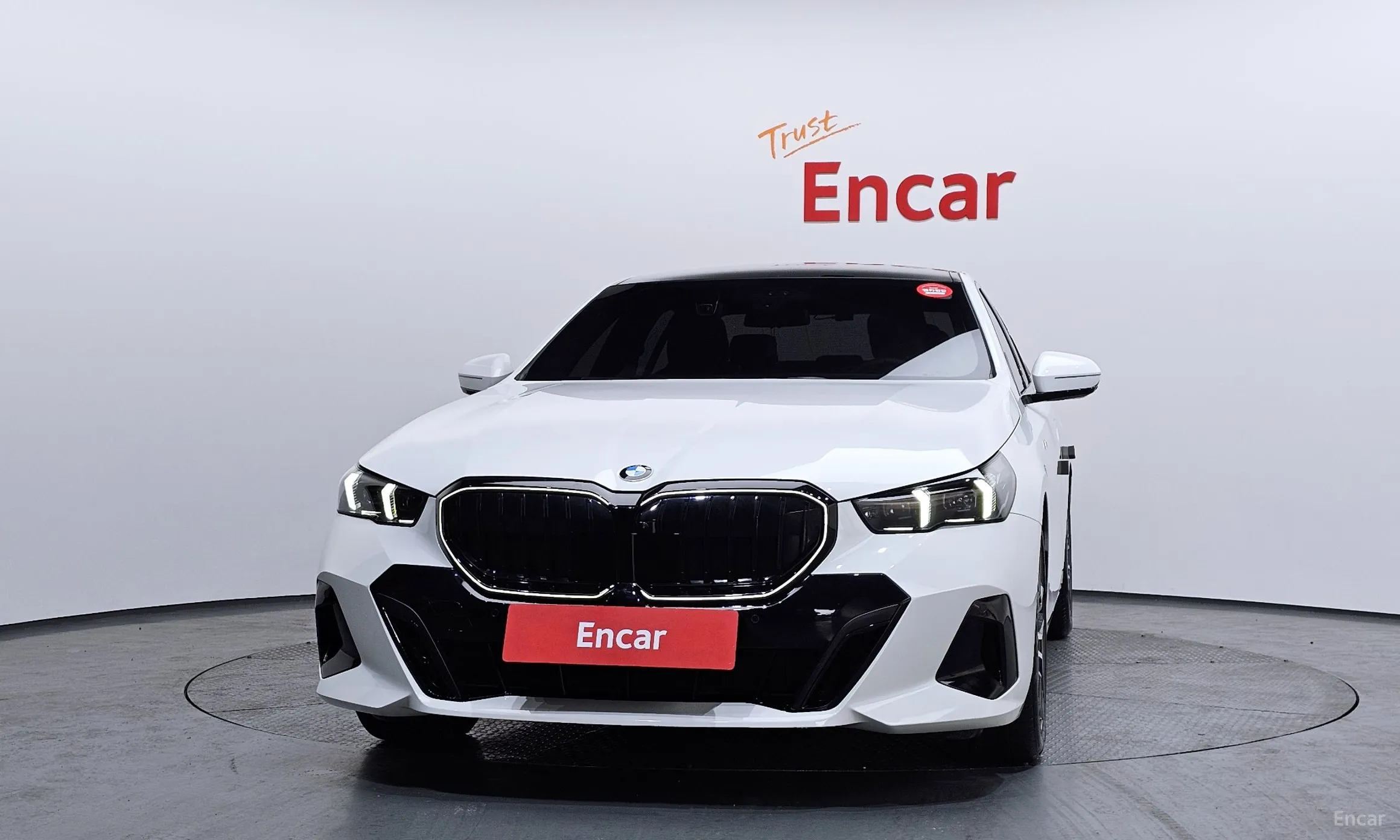 BMW 5 Series (G60) превью 3
