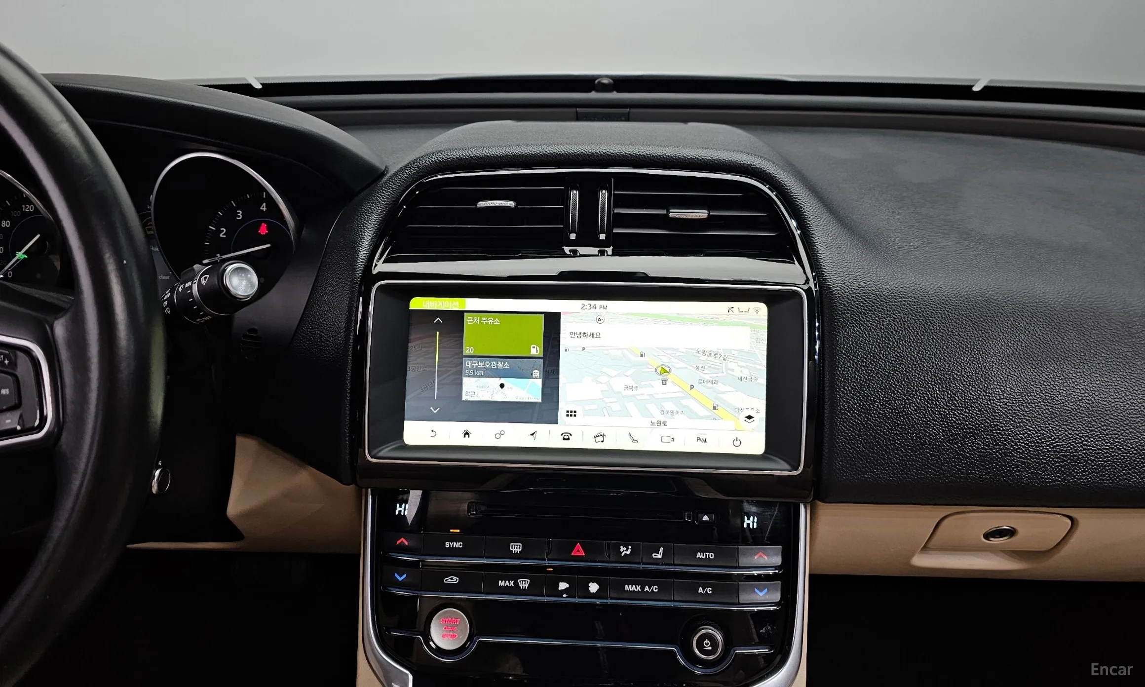 Jaguar XE превью 14