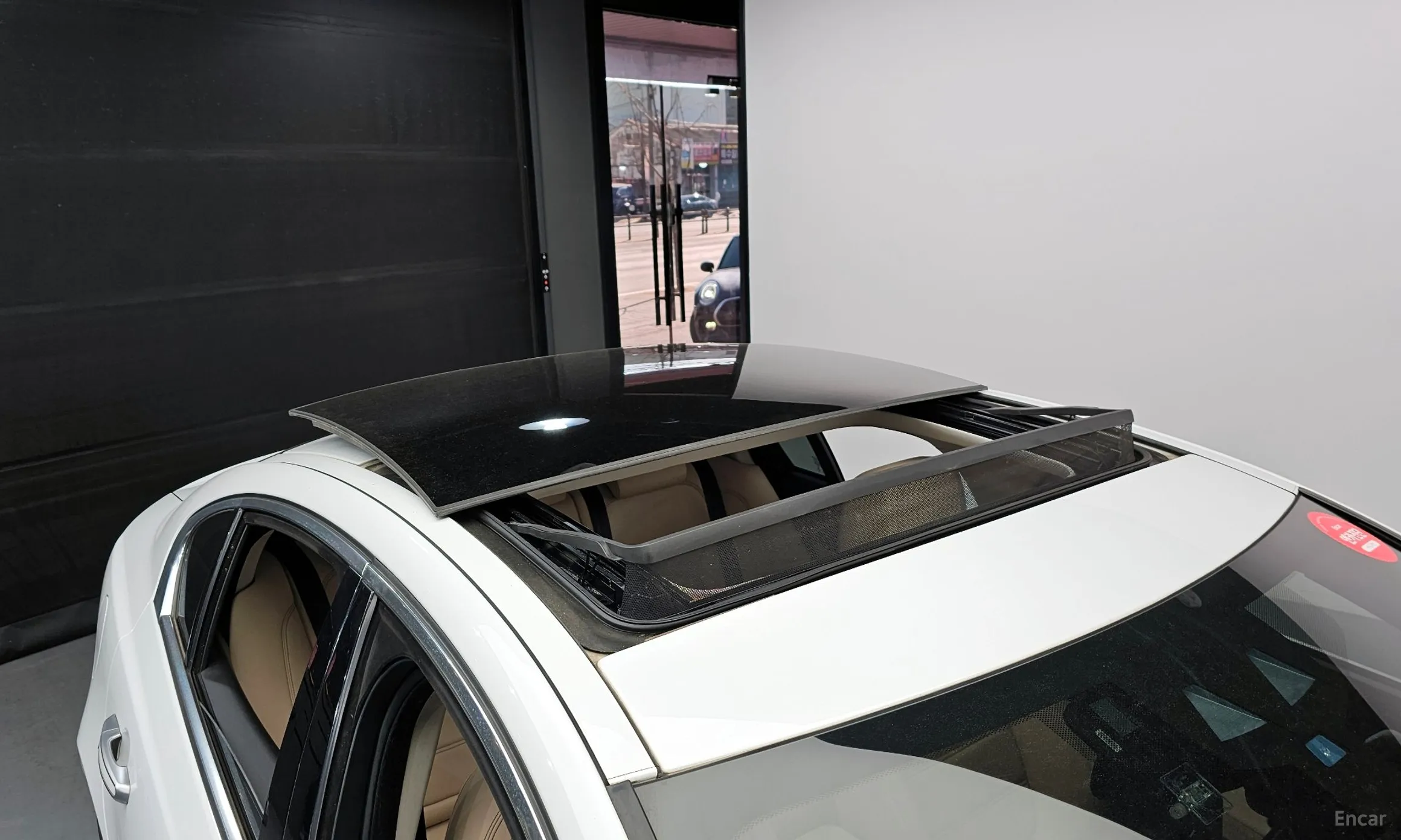 Jaguar XE превью 17