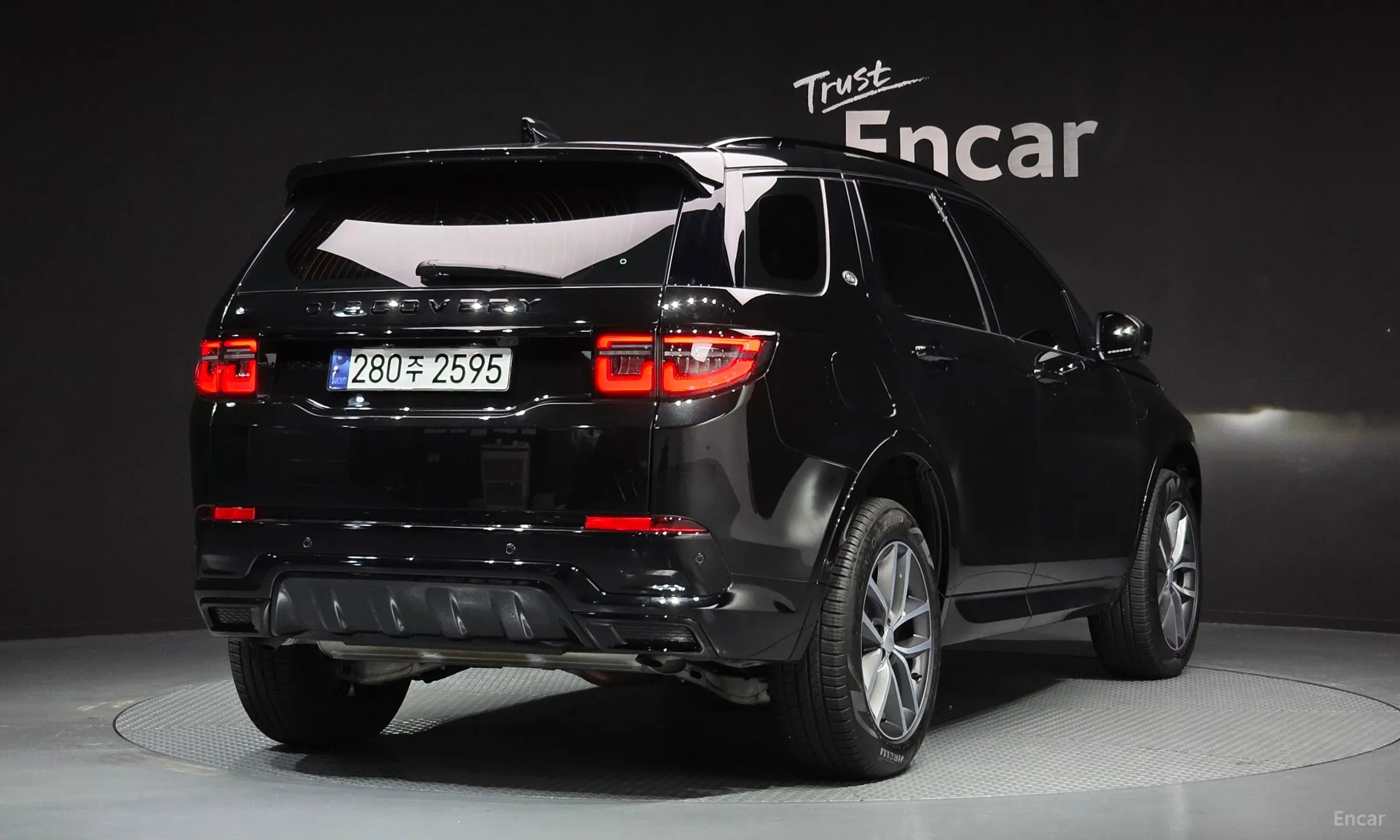 Land Rover Discovery Sports превью 2