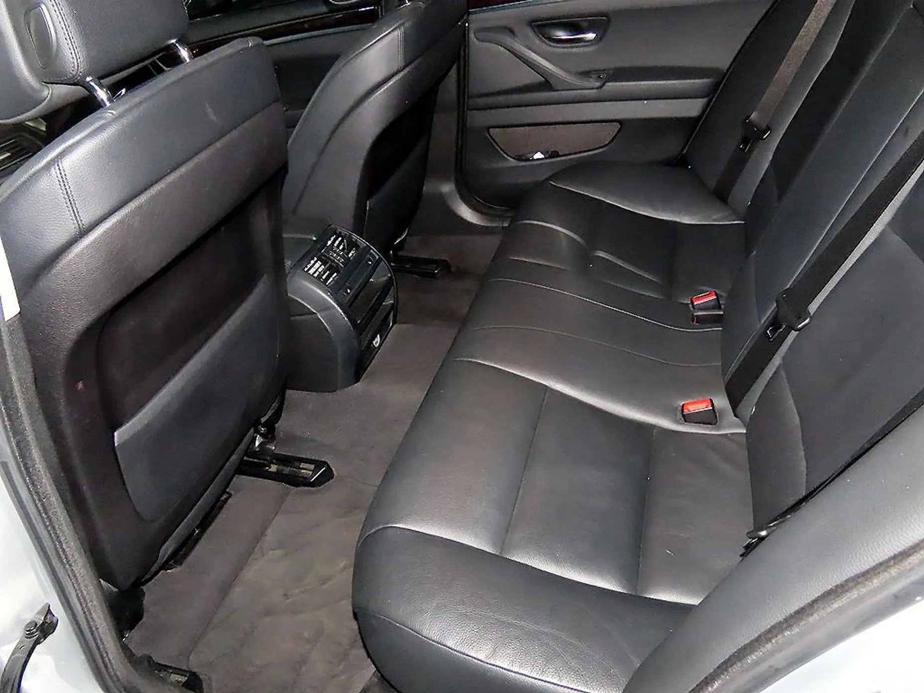 BMW 5 Series (F10) превью 7