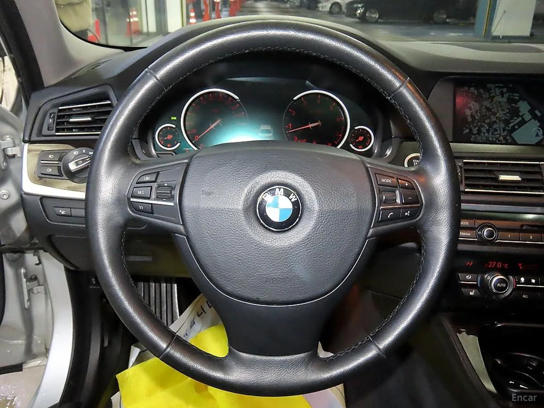 BMW 5 Series (F10) превью 8