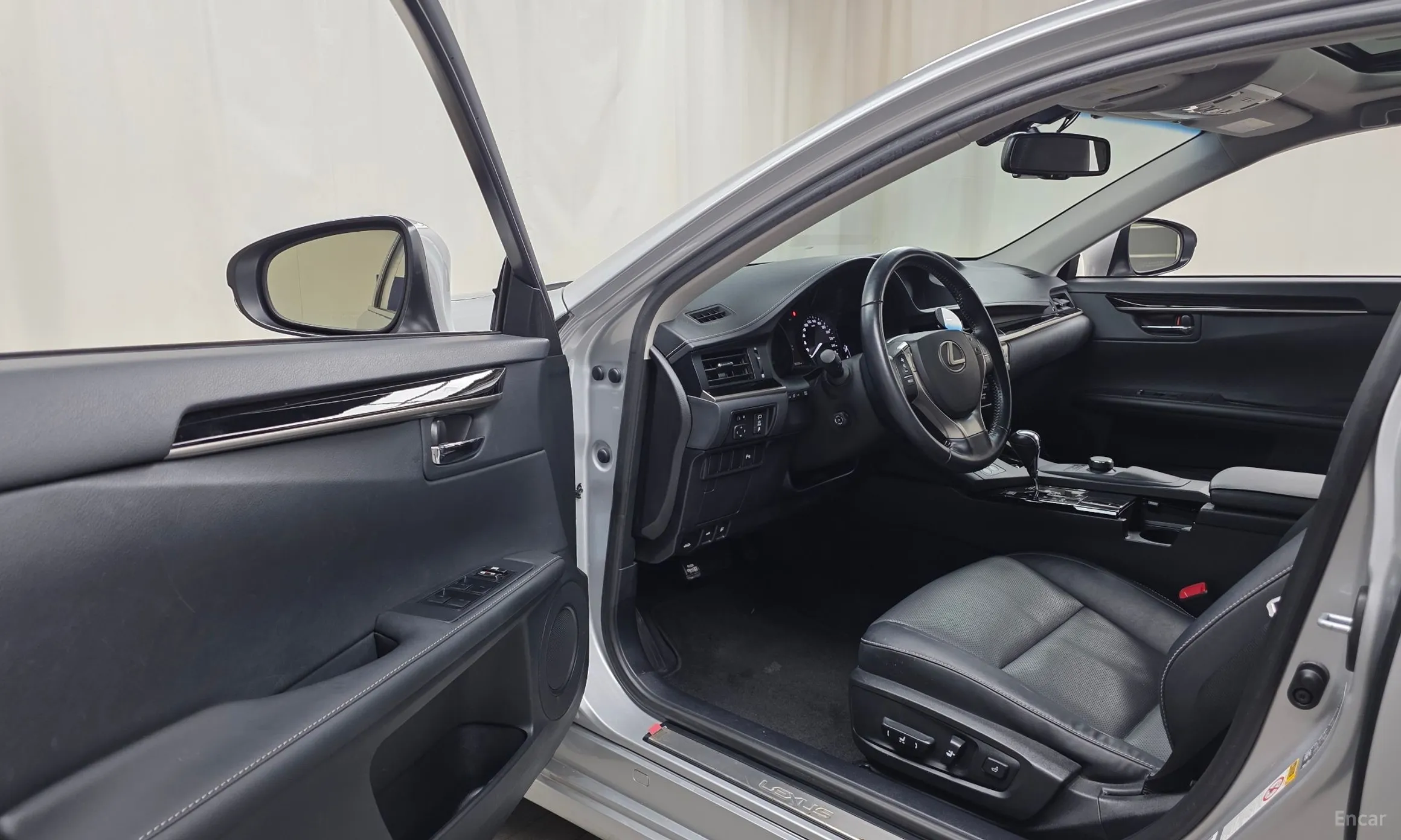 Lexus New ES300h превью 10