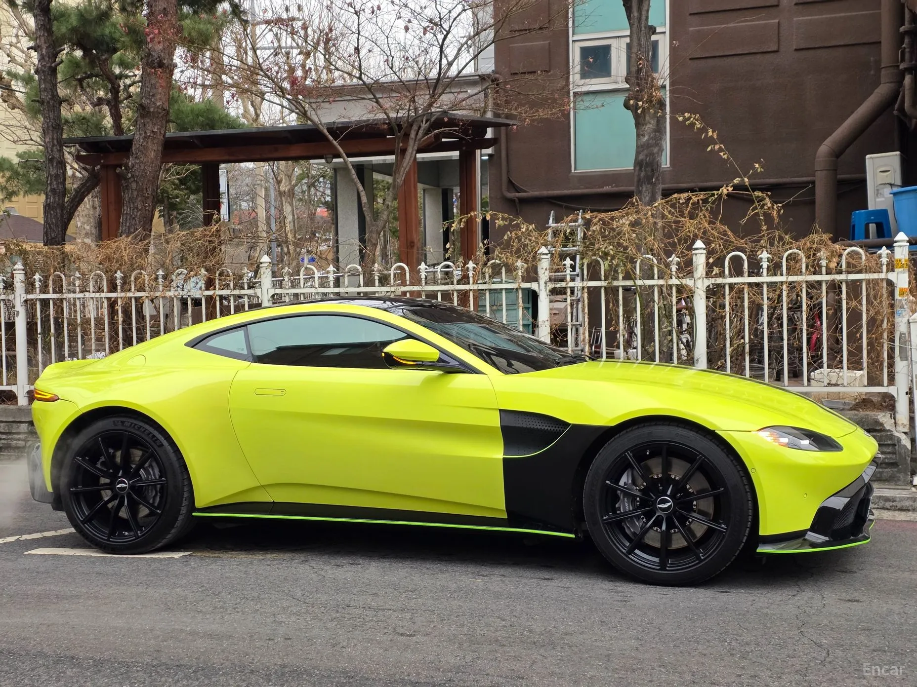 Aston Martin Vantage 2nd Generation превью 3