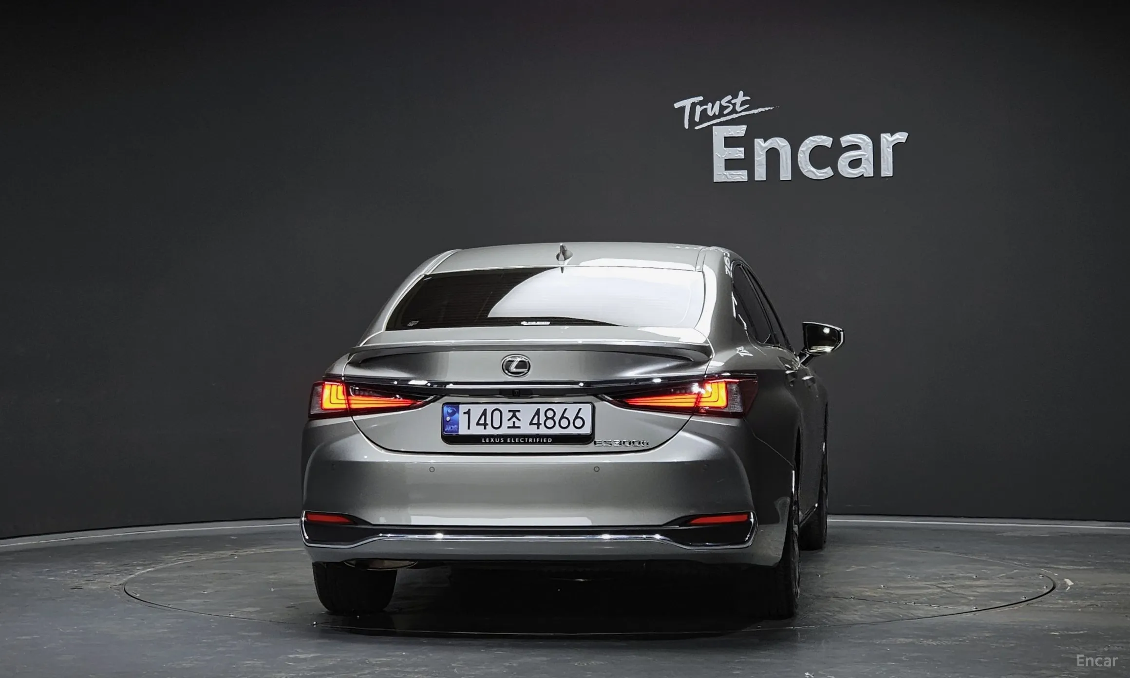 Lexus ES300h 7th Generation превью 4