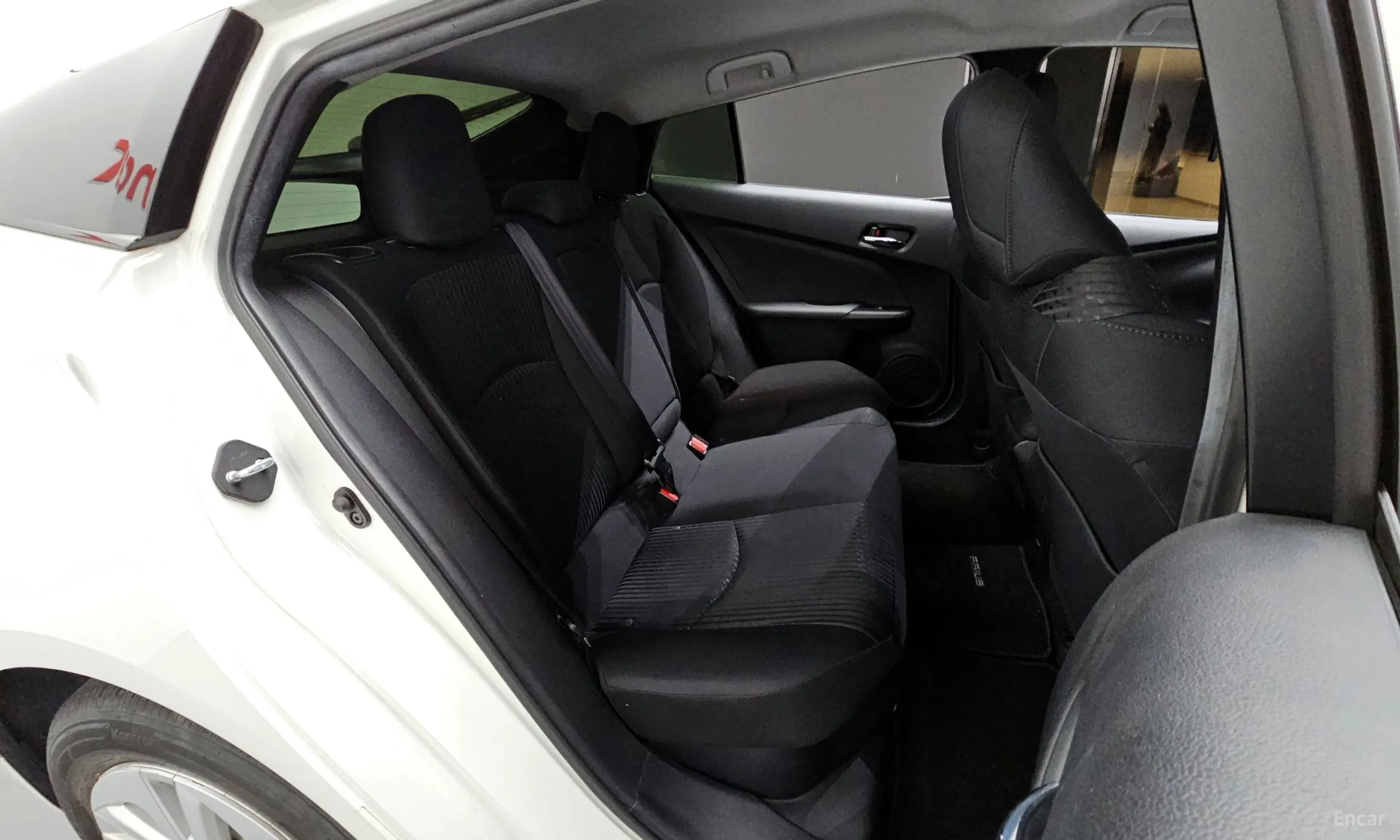 Toyota Prius 4th Generation превью 12