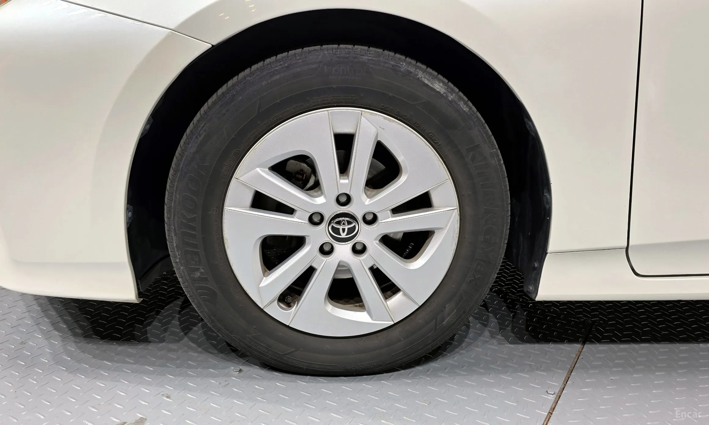 Toyota Prius 4th Generation превью 5