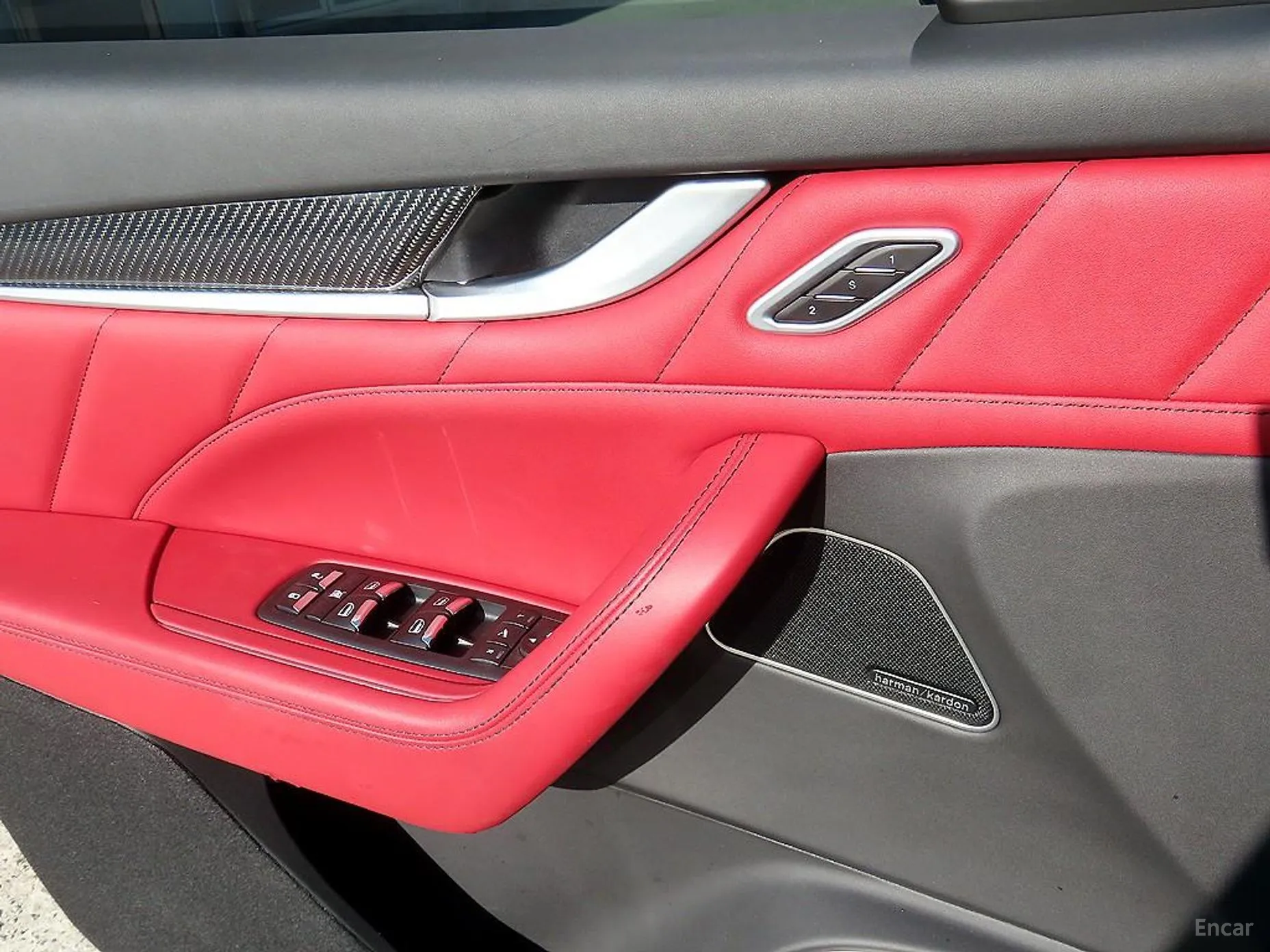 Maserati Levante превью 11