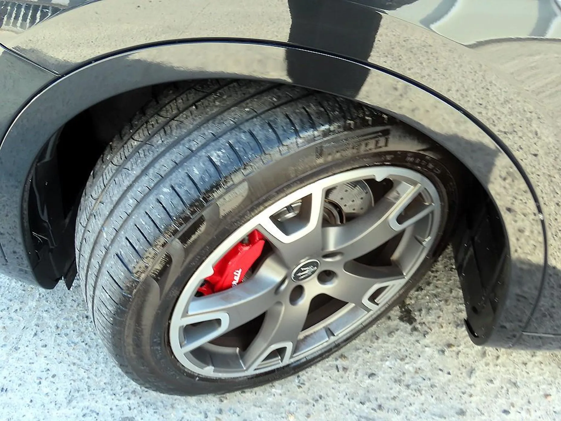 Maserati Levante превью 20