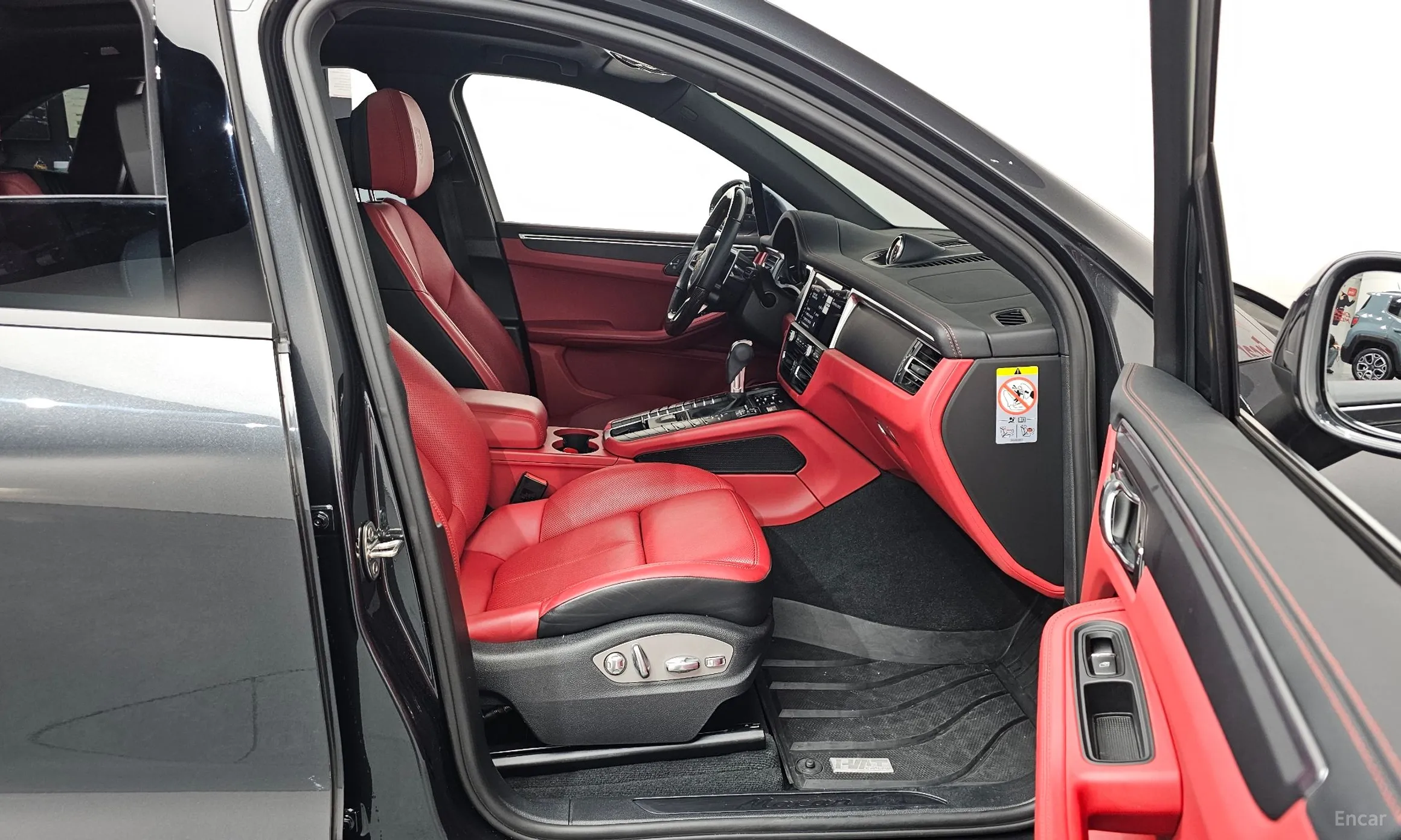 Porsche Macan превью 11