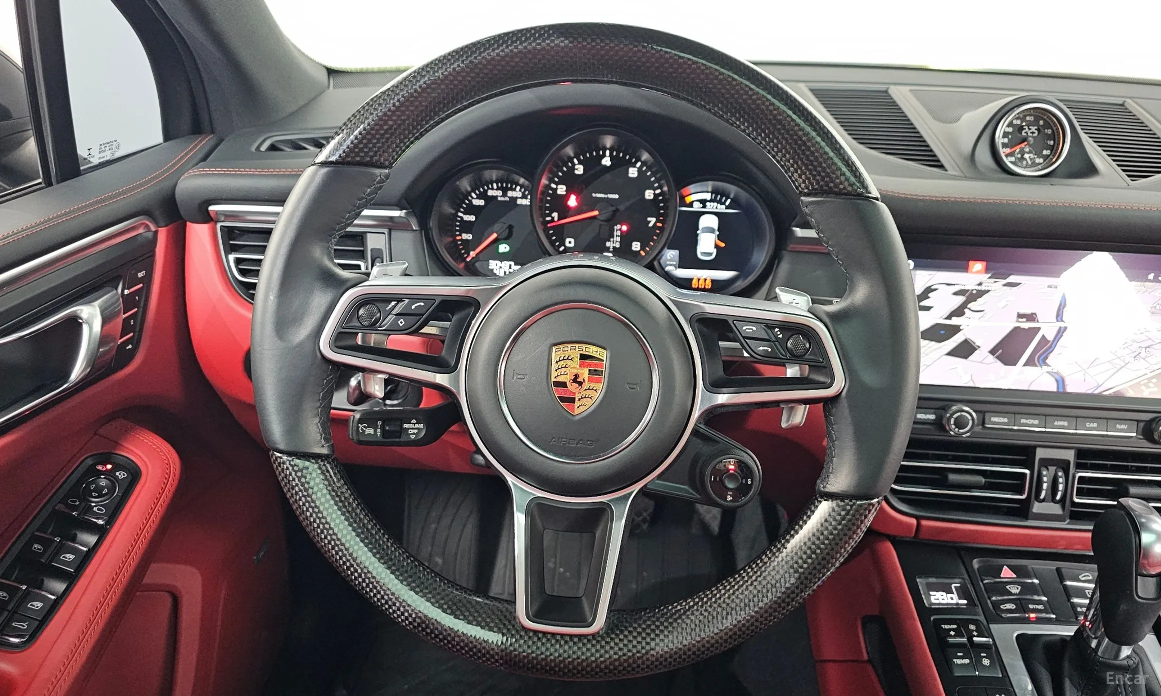 Porsche Macan превью 13