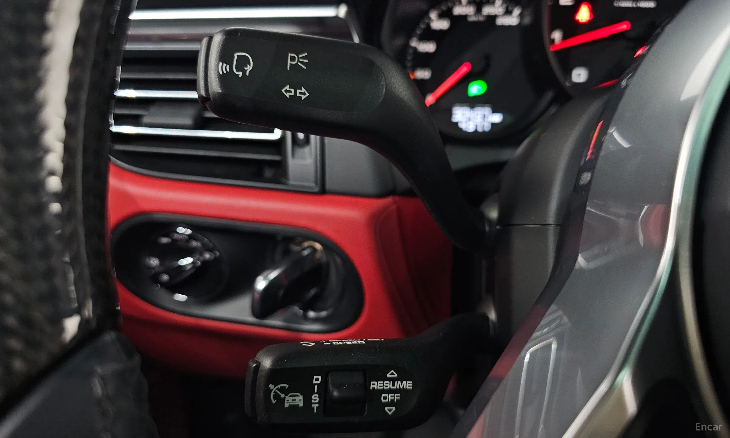 Porsche Macan превью 17