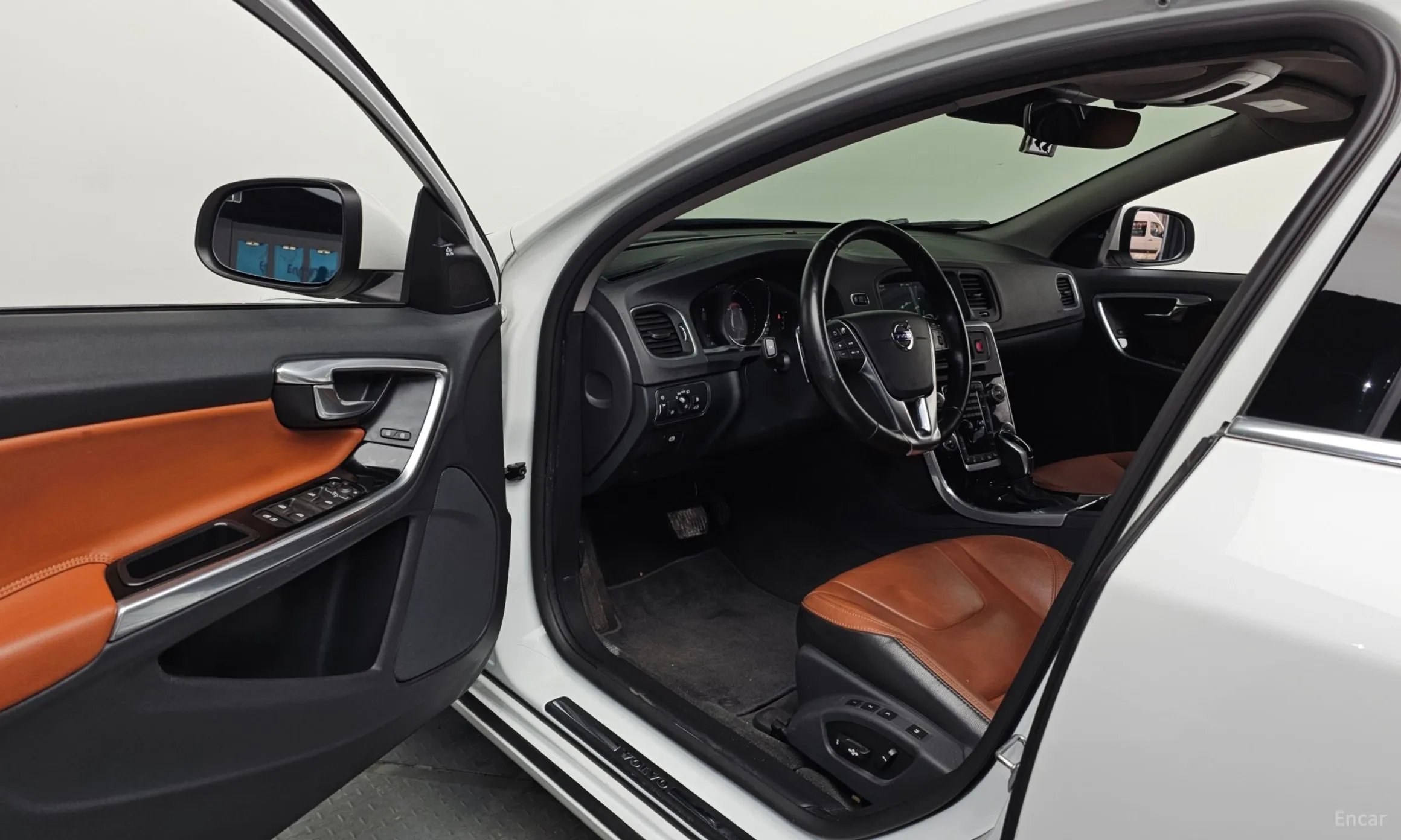 Volvo S60 превью 10