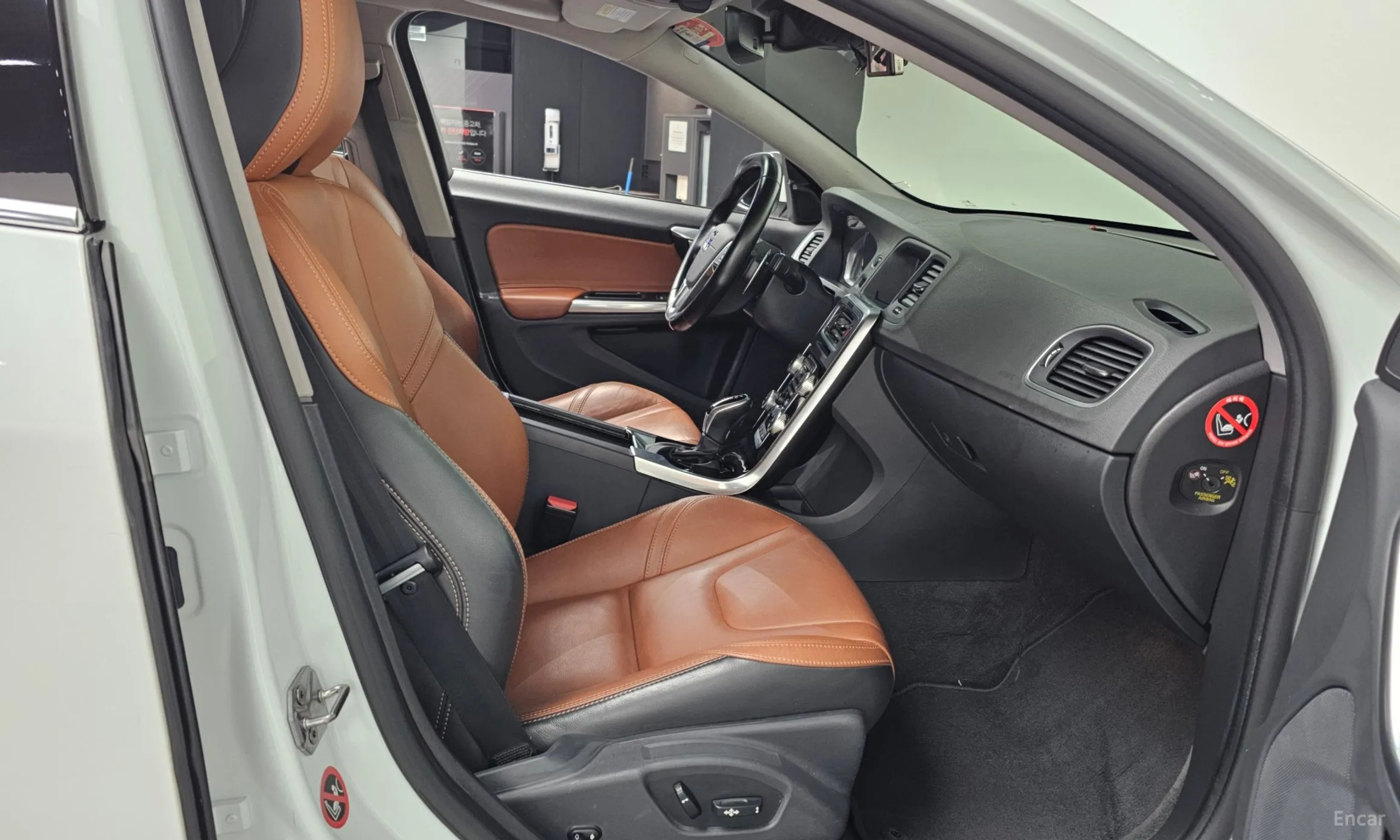 Volvo S60 превью 11