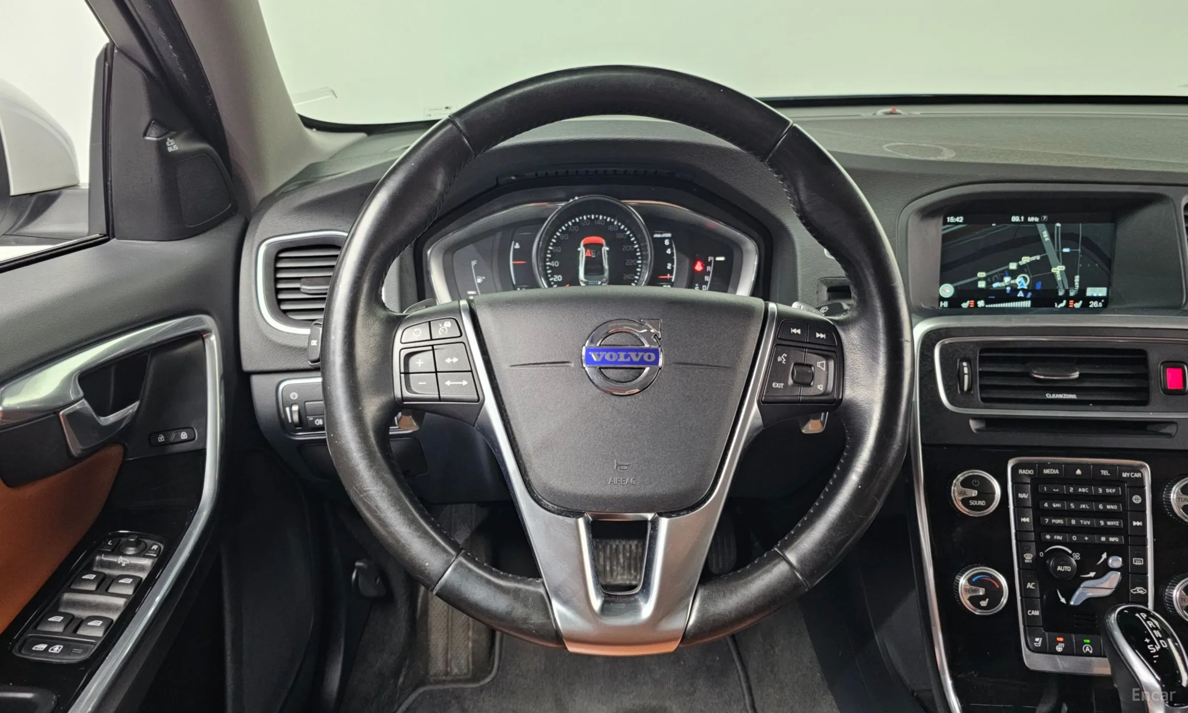 Volvo S60 превью 13