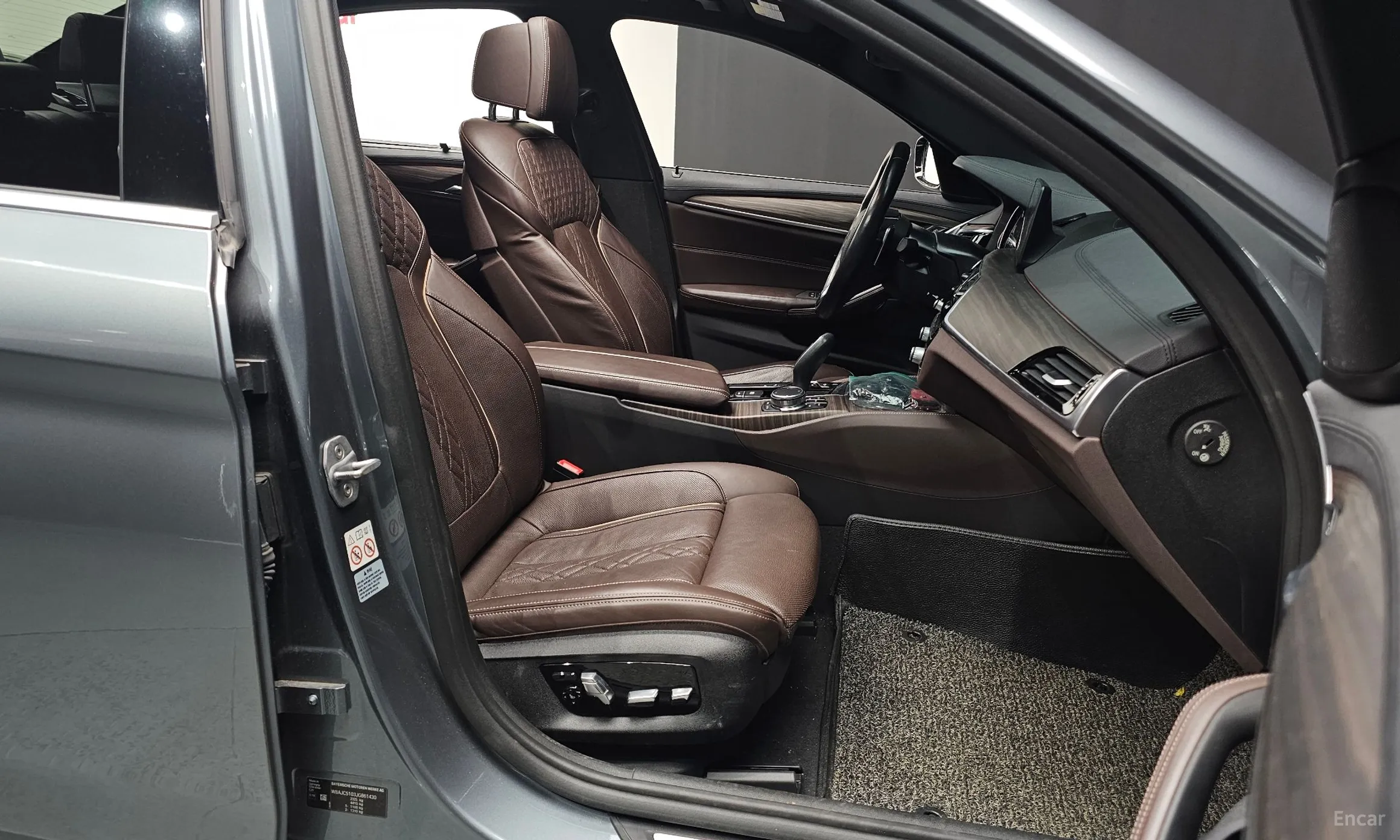 BMW 5 Series (G30) превью 10