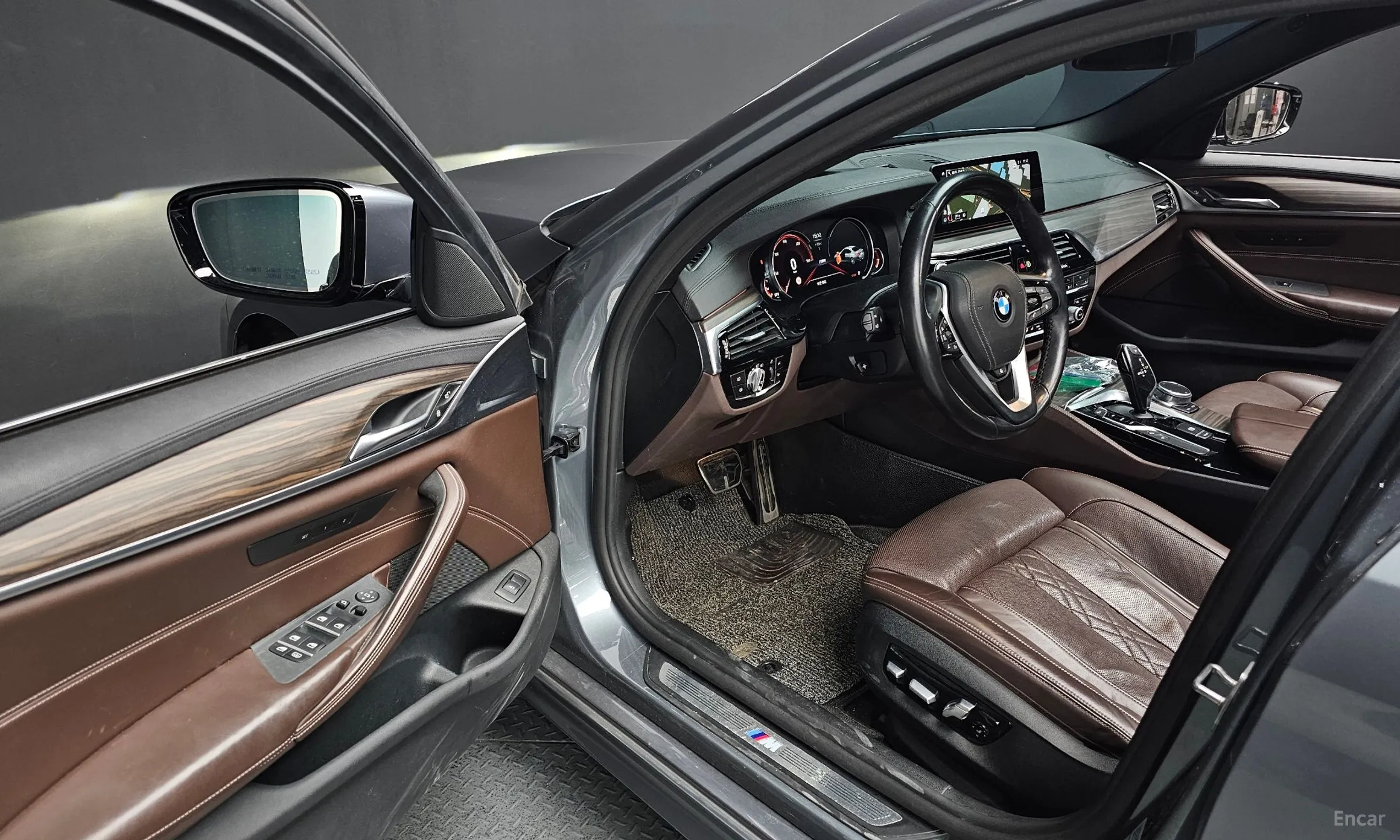 BMW 5 Series (G30) превью 11