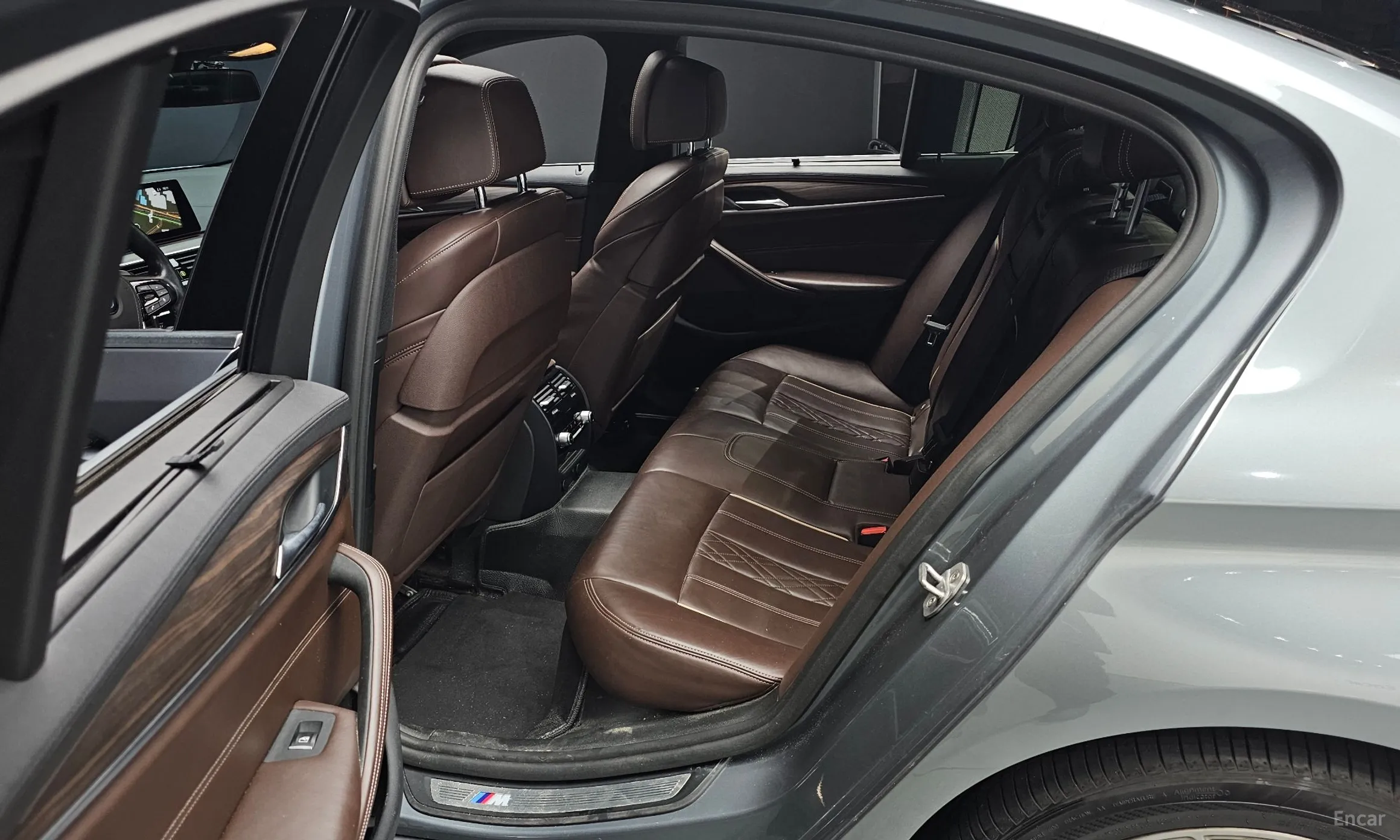 BMW 5 Series (G30) превью 12