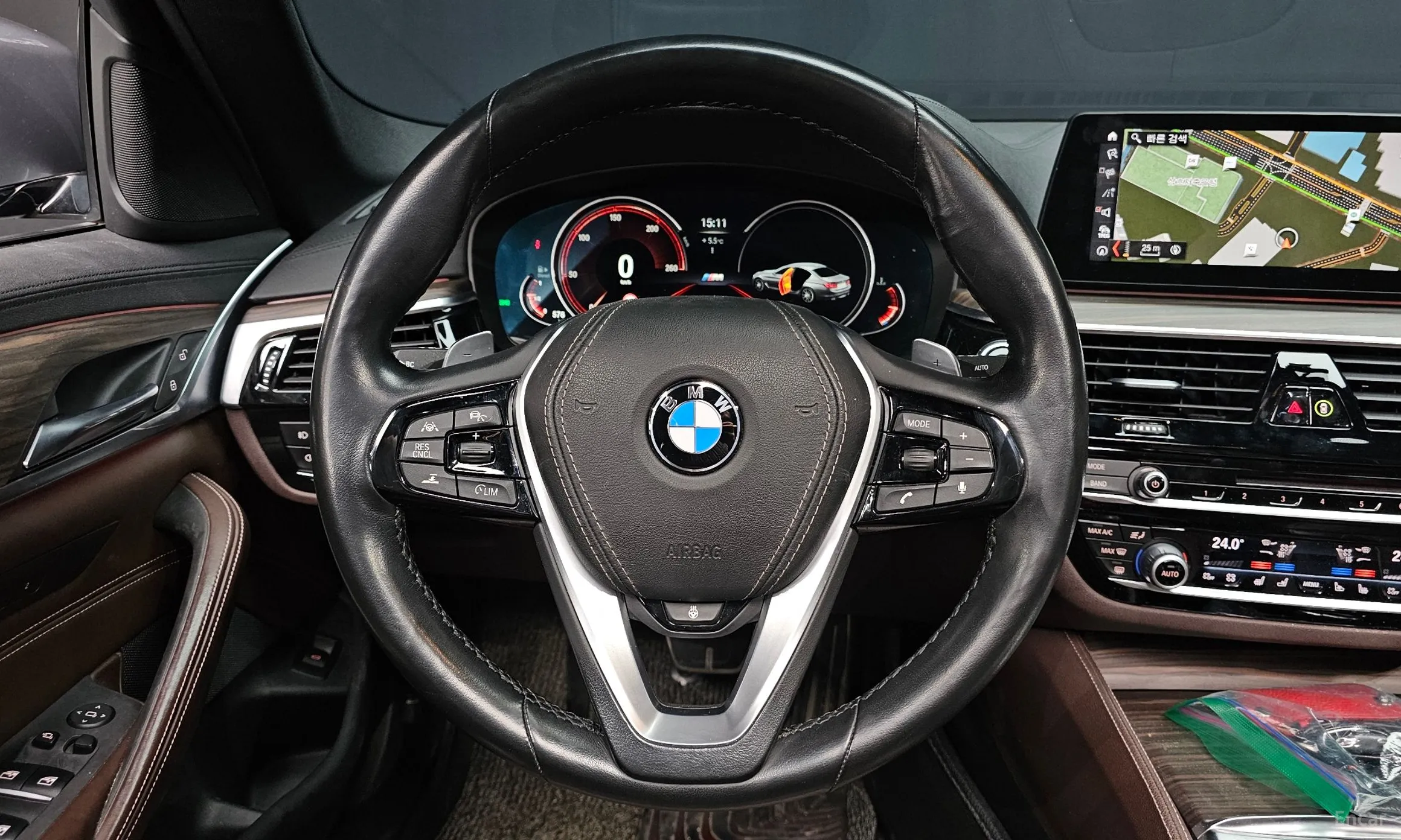 BMW 5 Series (G30) превью 13