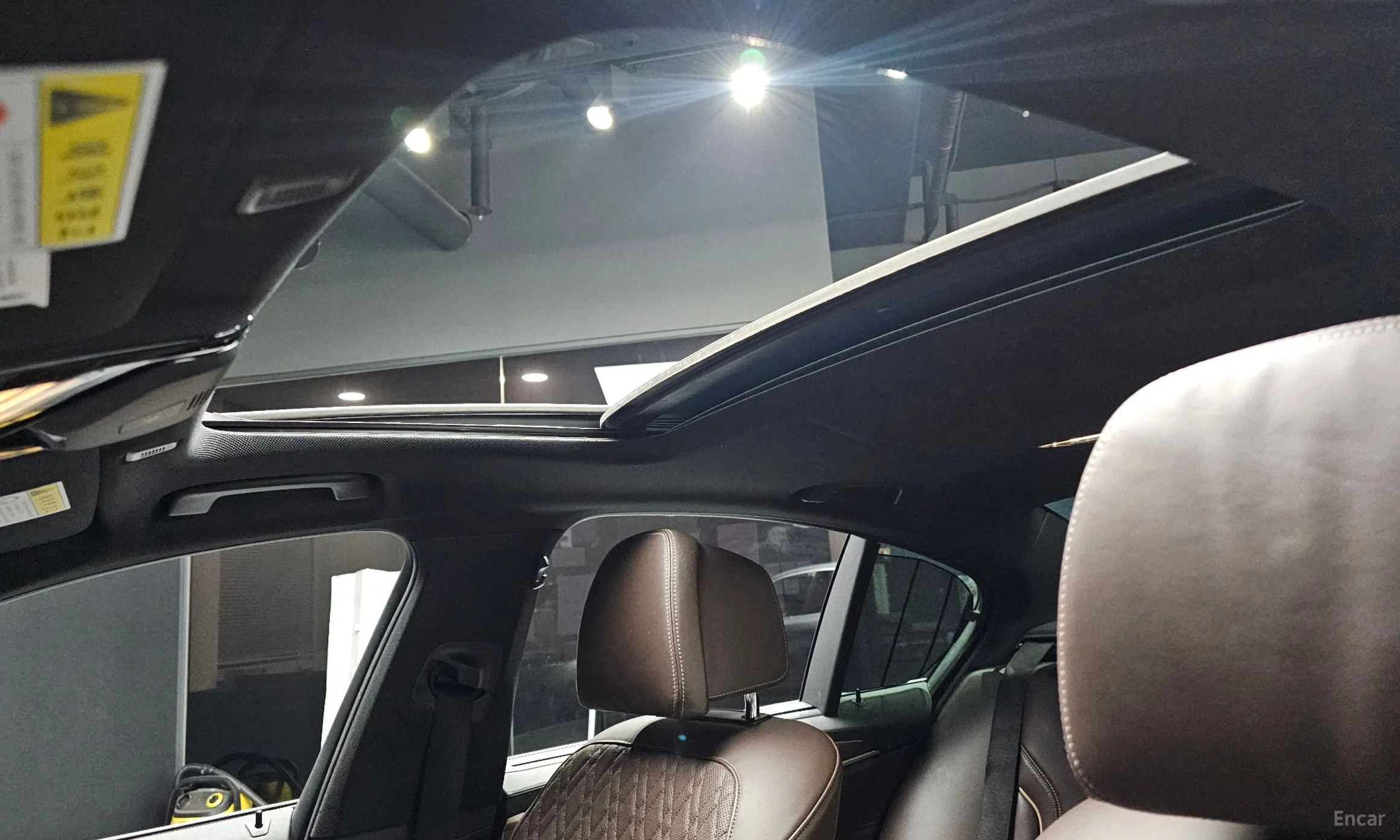 BMW 5 Series (G30) превью 19