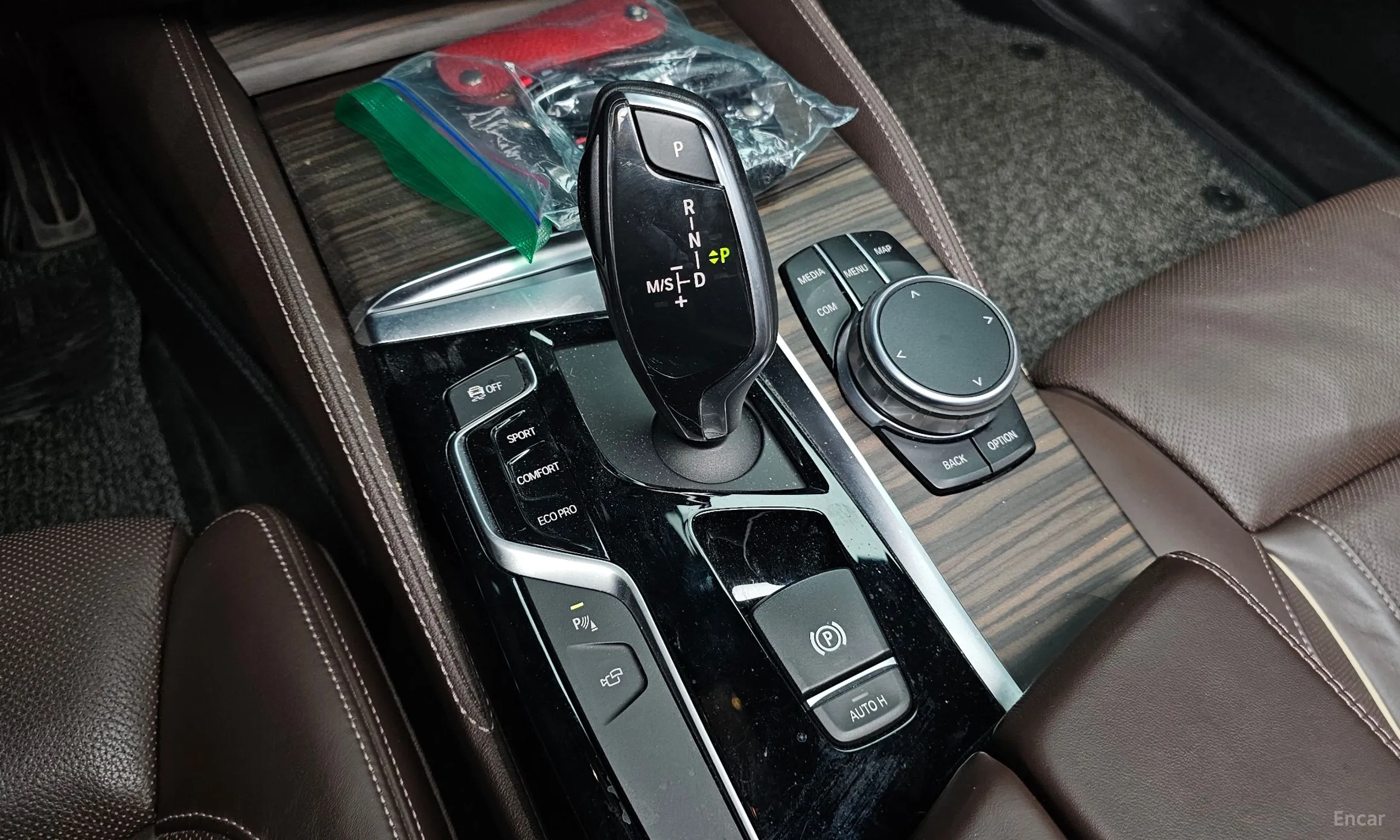BMW 5 Series (G30) превью 9