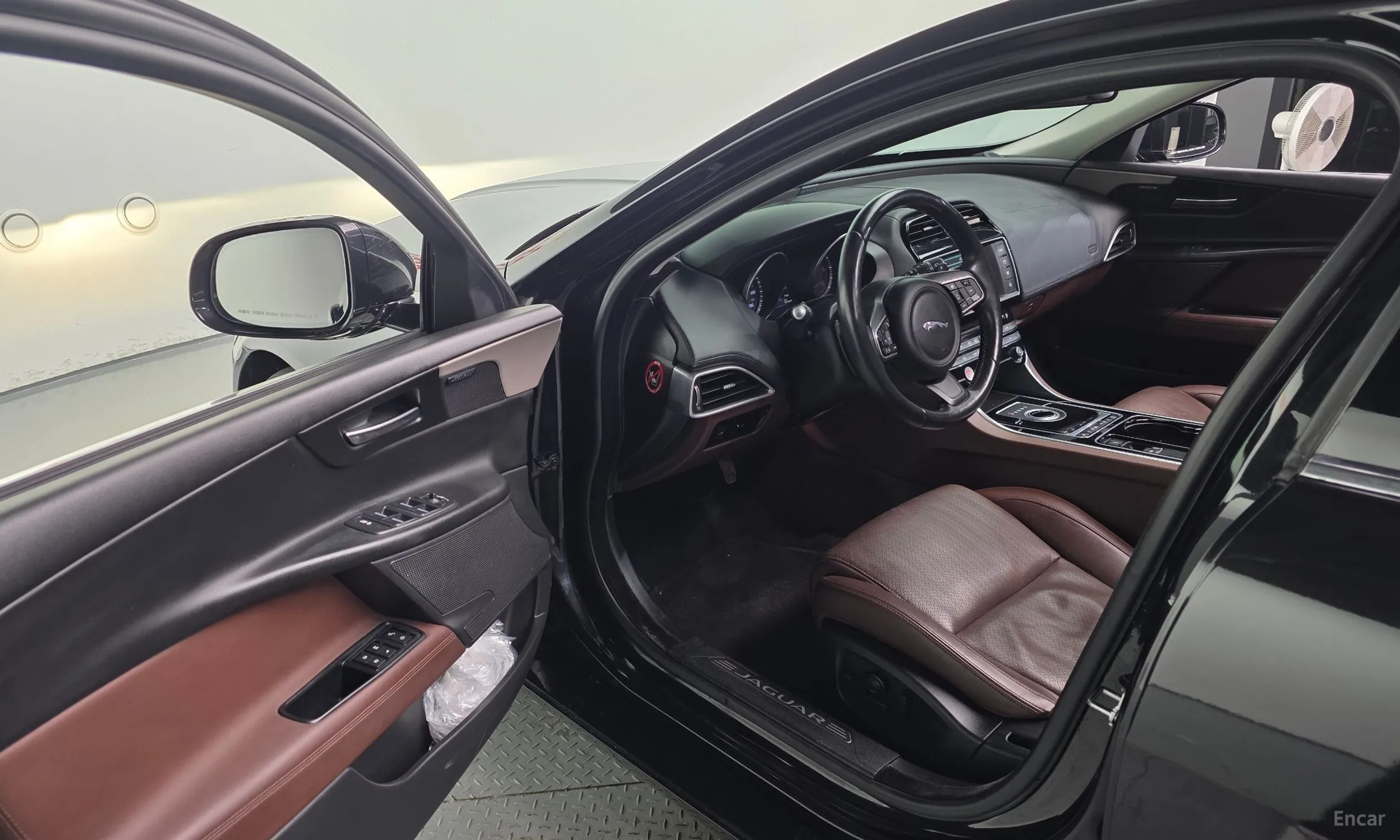Jaguar XE превью 11