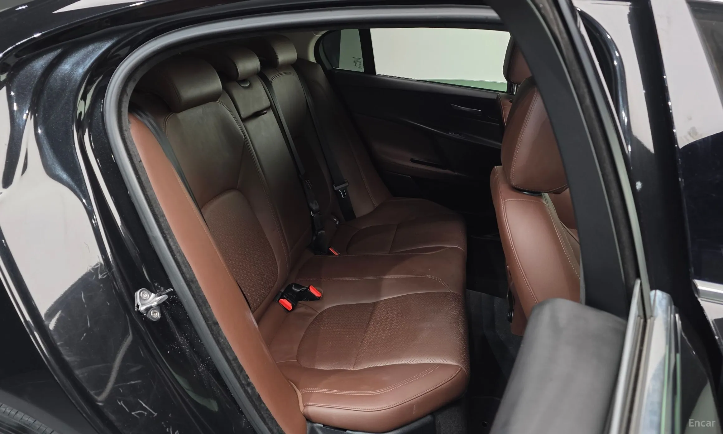Jaguar XE превью 12