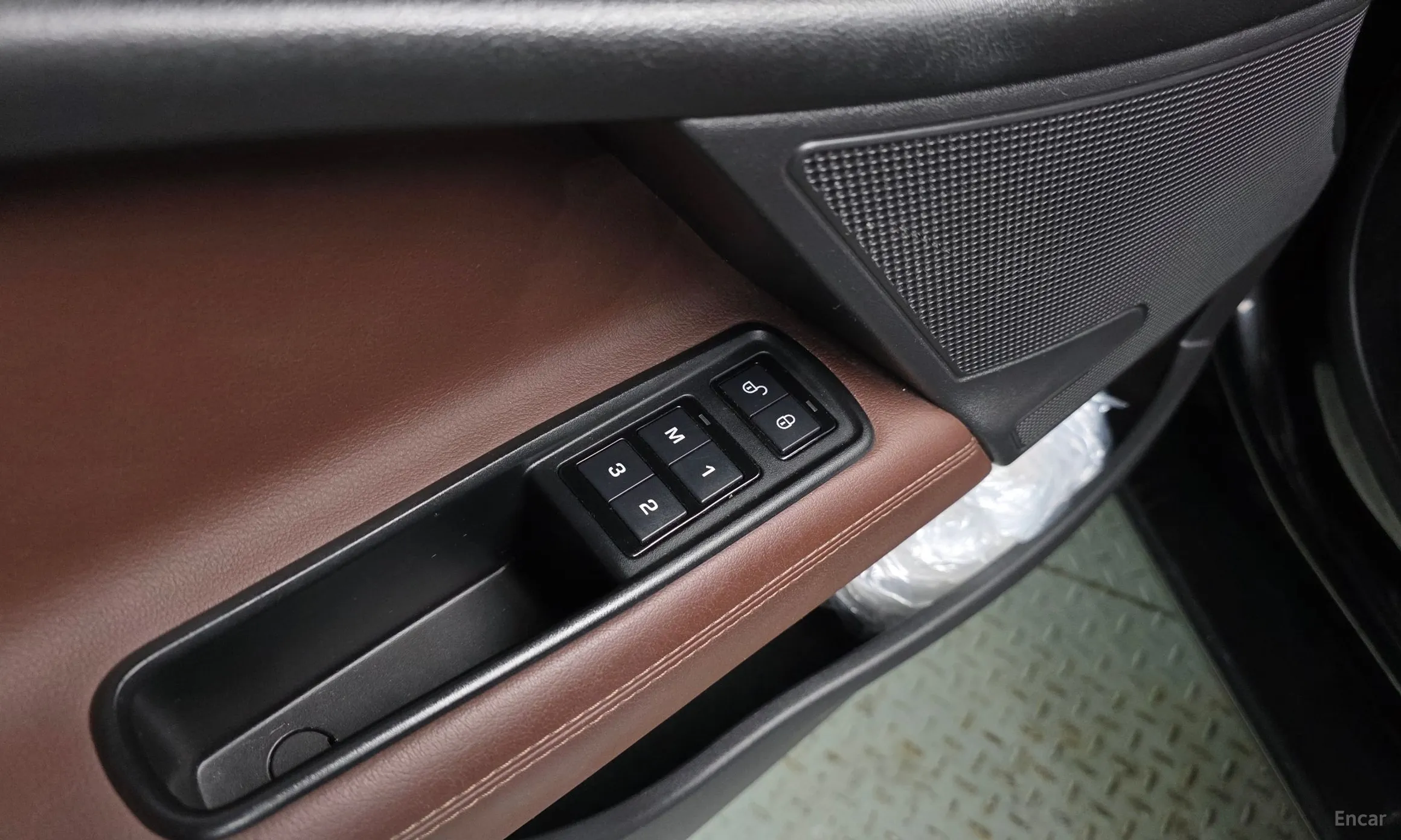 Jaguar XE превью 18