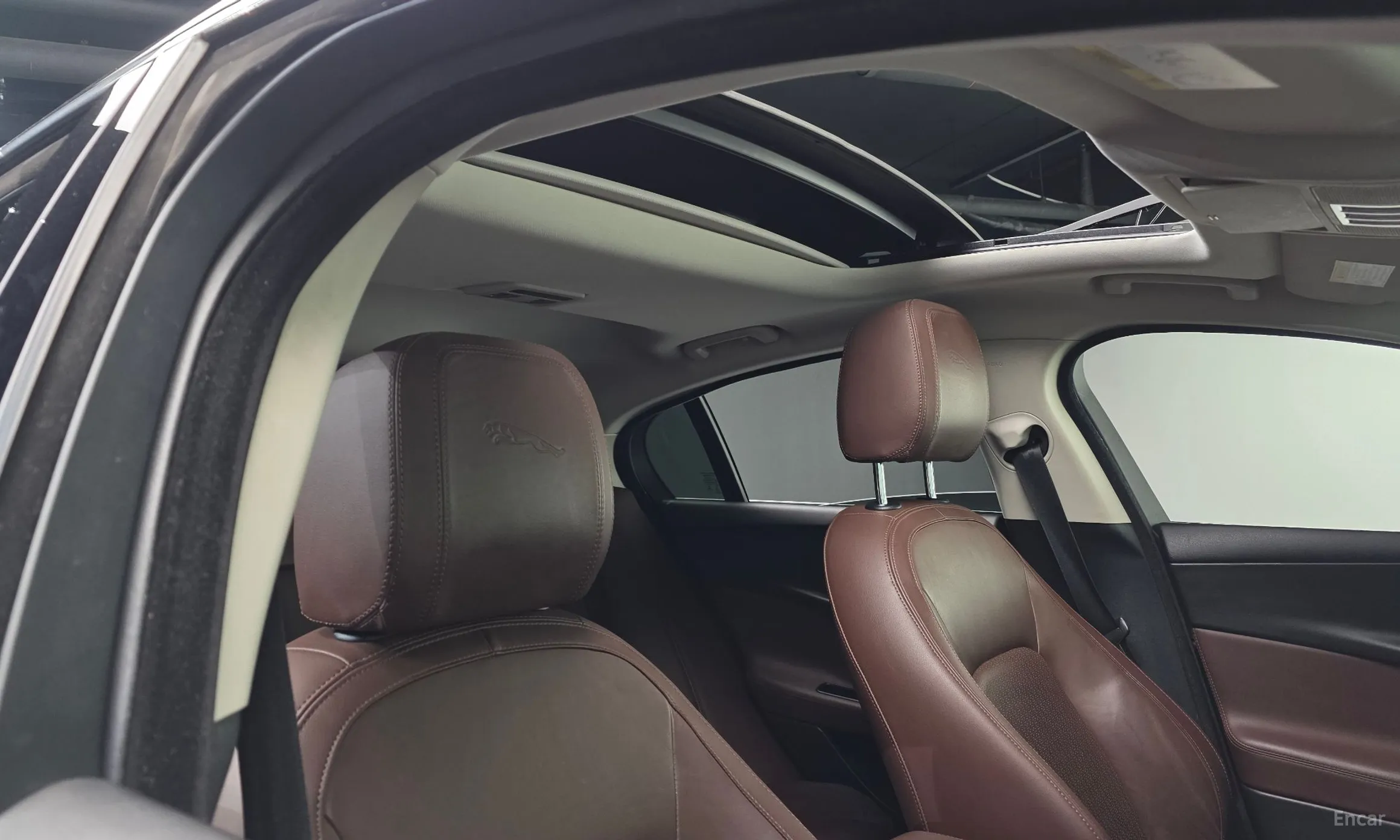Jaguar XE превью 19