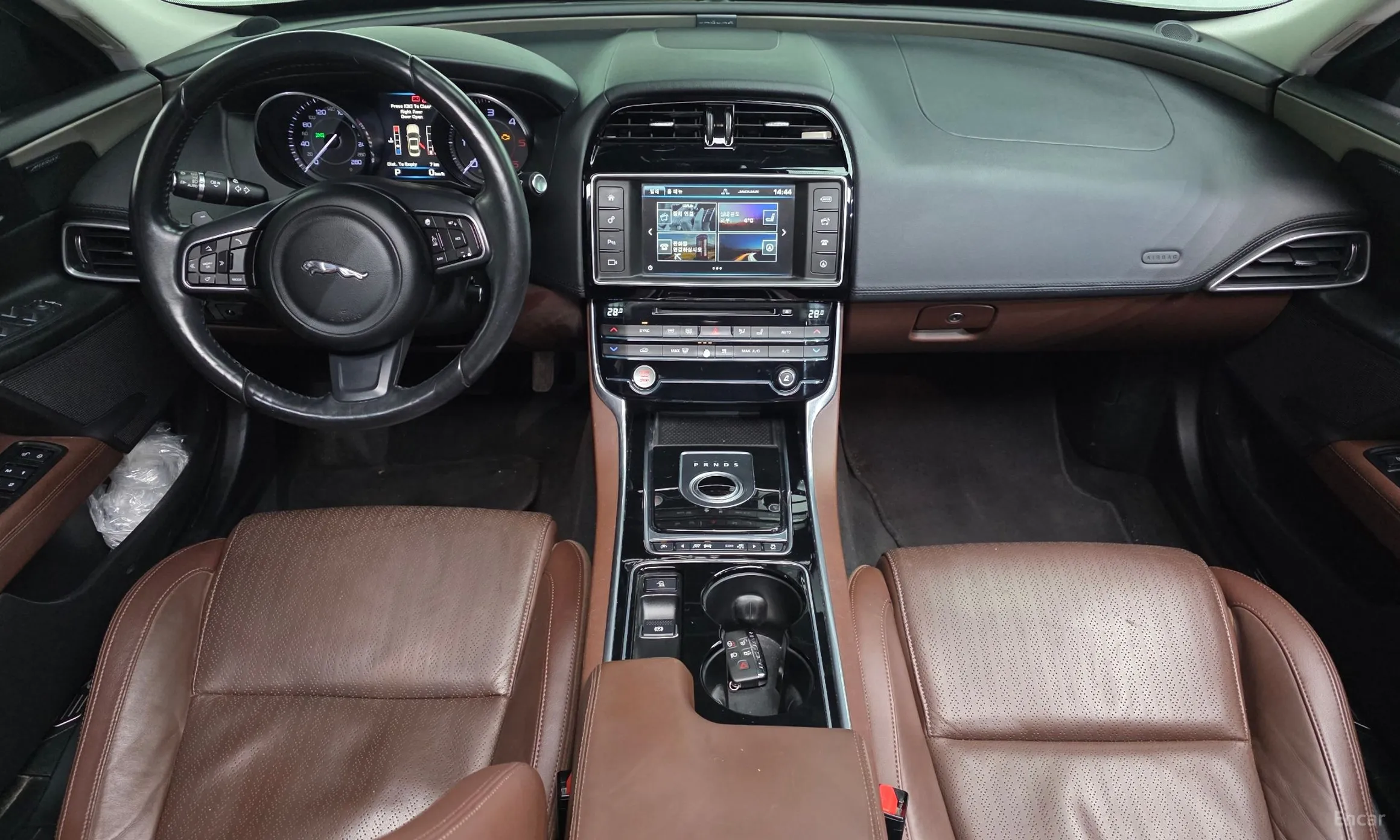 Jaguar XE превью 7