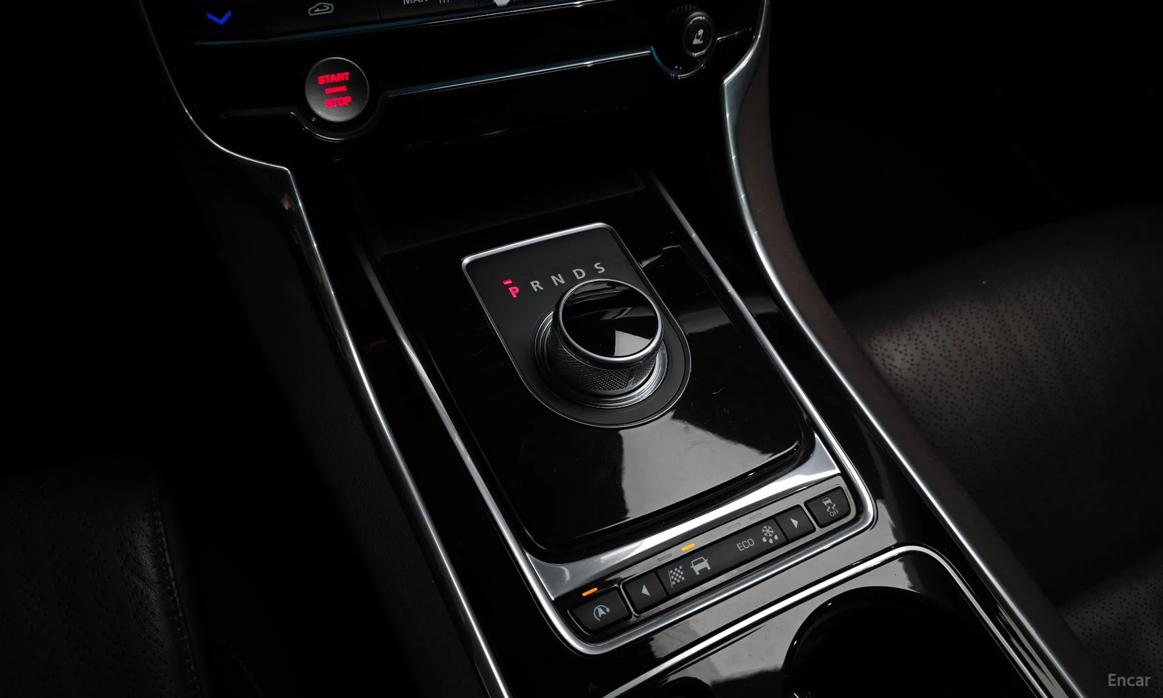 Jaguar XE превью 9